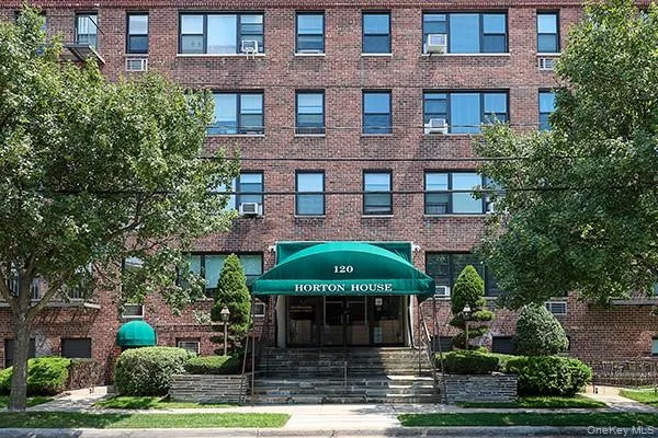 120 Horton Highway, North Hempstead, NY, 3 Rooms Rooms,1 BathroomBathrooms,Residential,For Rent,Horton,0,1036854 120 Horton Highway, North Hempstead, NY, 3 Rooms Rooms,1 BathroomBathrooms,Residential,For Rent,Horton,0,1036854