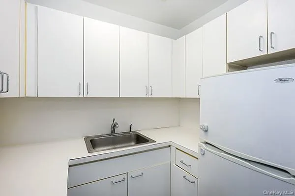 120 Horton Highway, North Hempstead, NY, 3 Rooms Rooms,1 BathroomBathrooms,Residential,For Rent,Horton,0,1036854 120 Horton Highway, North Hempstead, NY, 3 Rooms Rooms,1 BathroomBathrooms,Residential,For Rent,Horton,0,1036854