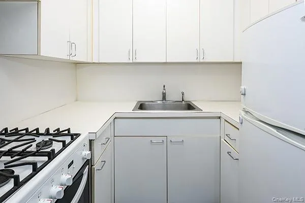 120 Horton Highway, North Hempstead, NY, 3 Rooms Rooms,1 BathroomBathrooms,Residential,For Rent,Horton,0,1036854 120 Horton Highway, North Hempstead, NY, 3 Rooms Rooms,1 BathroomBathrooms,Residential,For Rent,Horton,0,1036854