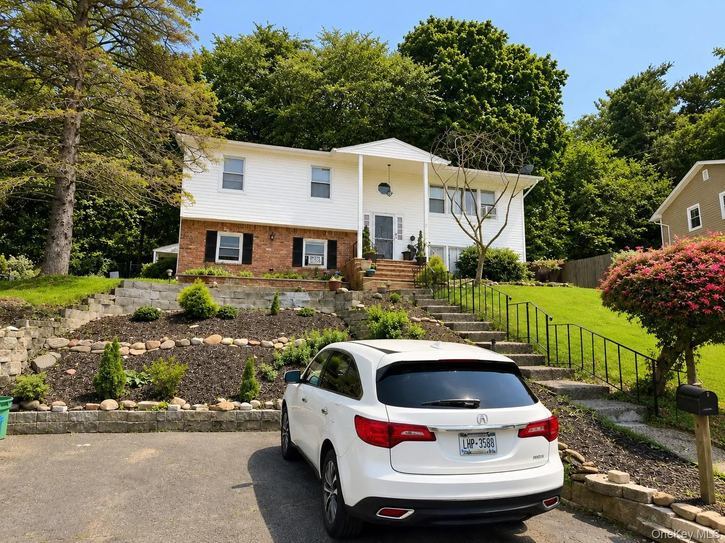 14 Rock Drive, Clarkstown, NY, 5 Bedrooms Bedrooms, 8 Rooms Rooms,2 BathroomsBathrooms,Residential,For Rent,Rock,0,1036868 14 Rock Drive, Clarkstown, NY, 5 Bedrooms Bedrooms, 8 Rooms Rooms,2 BathroomsBathrooms,Residential,For Rent,Rock,0,1036868