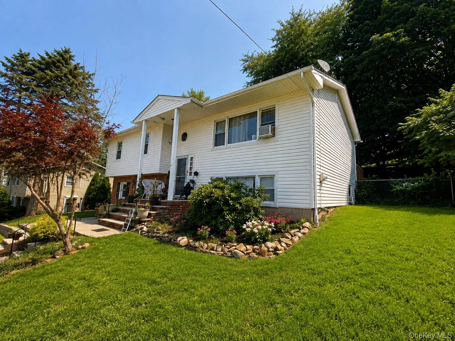 14 Rock Drive, Clarkstown, NY, 5 Bedrooms Bedrooms, 8 Rooms Rooms,2 BathroomsBathrooms,Residential,For Rent,Rock,0,1036868 14 Rock Drive, Clarkstown, NY, 5 Bedrooms Bedrooms, 8 Rooms Rooms,2 BathroomsBathrooms,Residential,For Rent,Rock,0,1036868