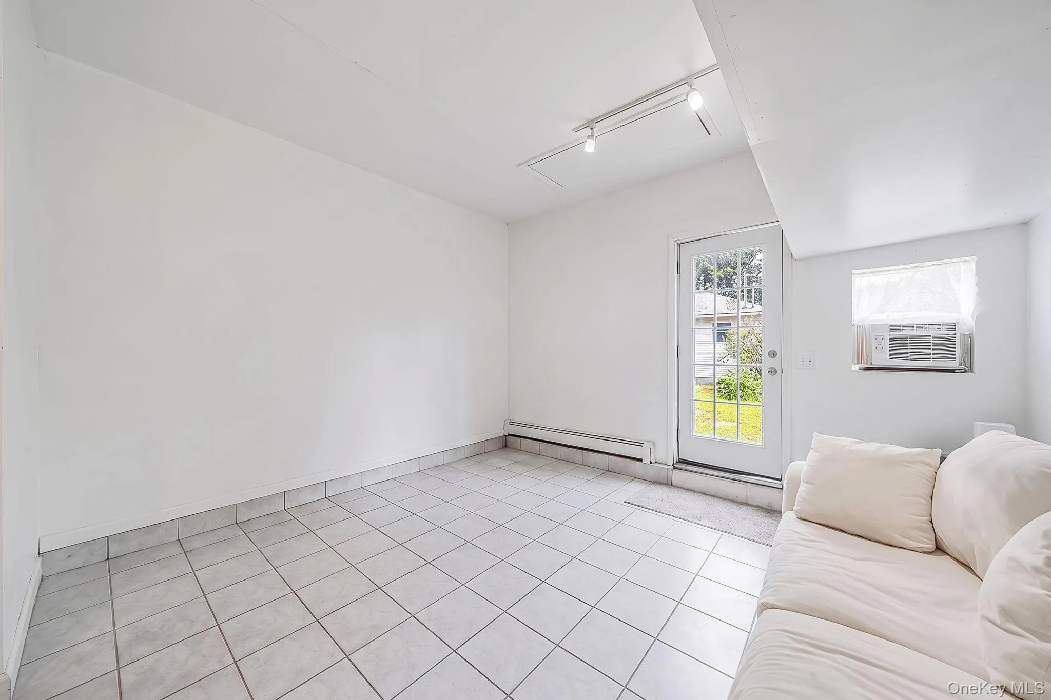 35 6th Street, Brookhaven, NY, 3 Bedrooms Bedrooms, 7 Rooms Rooms,1 BathroomBathrooms,Residential,For Rent,6th,0,1036873 35 6th Street, Brookhaven, NY, 3 Bedrooms Bedrooms, 7 Rooms Rooms,1 BathroomBathrooms,Residential,For Rent,6th,0,1036873