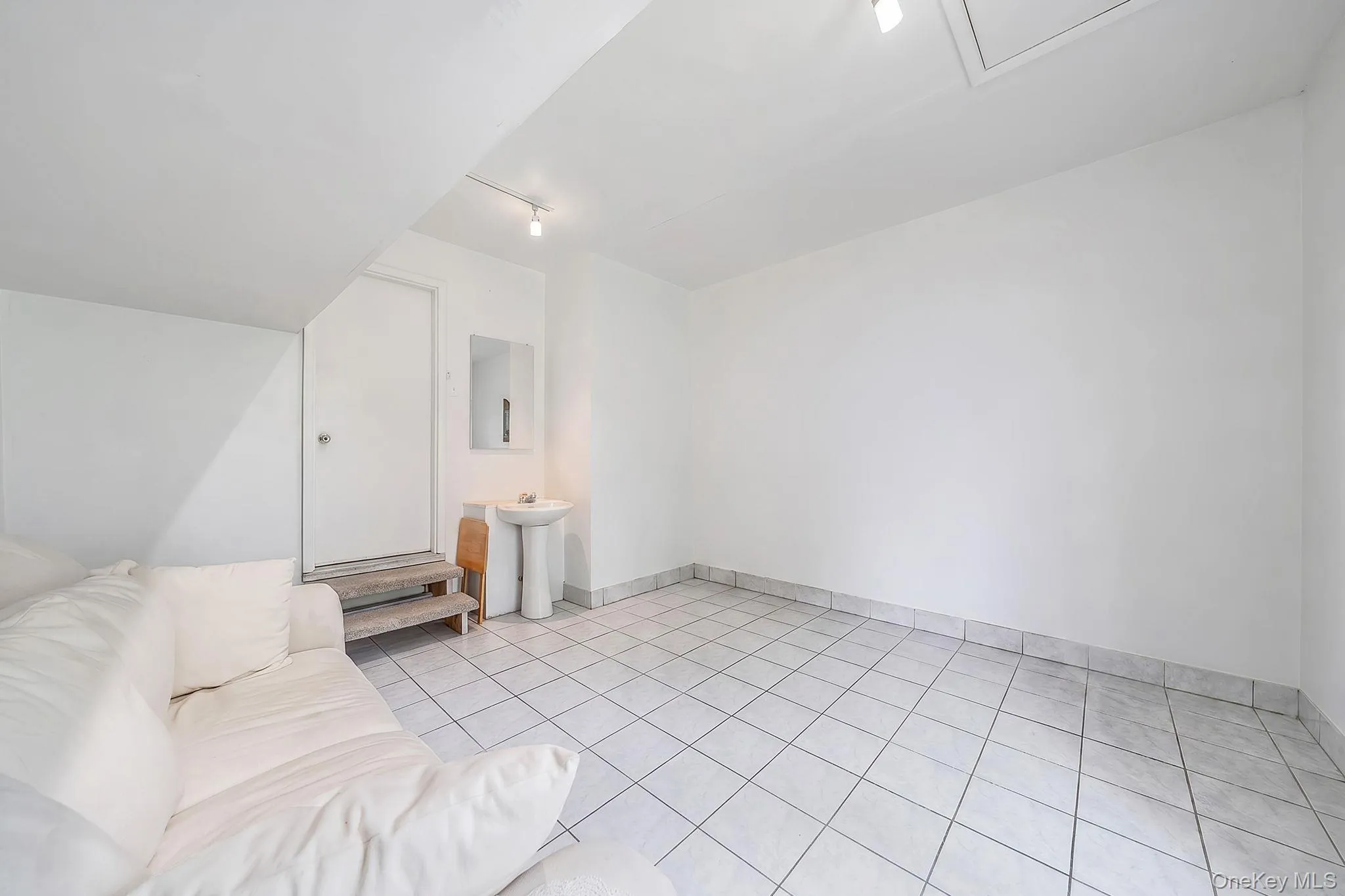 35 6th Street, Brookhaven, NY, 3 Bedrooms Bedrooms, 7 Rooms Rooms,1 BathroomBathrooms,Residential,For Rent,6th,0,1036873 35 6th Street, Brookhaven, NY, 3 Bedrooms Bedrooms, 7 Rooms Rooms,1 BathroomBathrooms,Residential,For Rent,6th,0,1036873