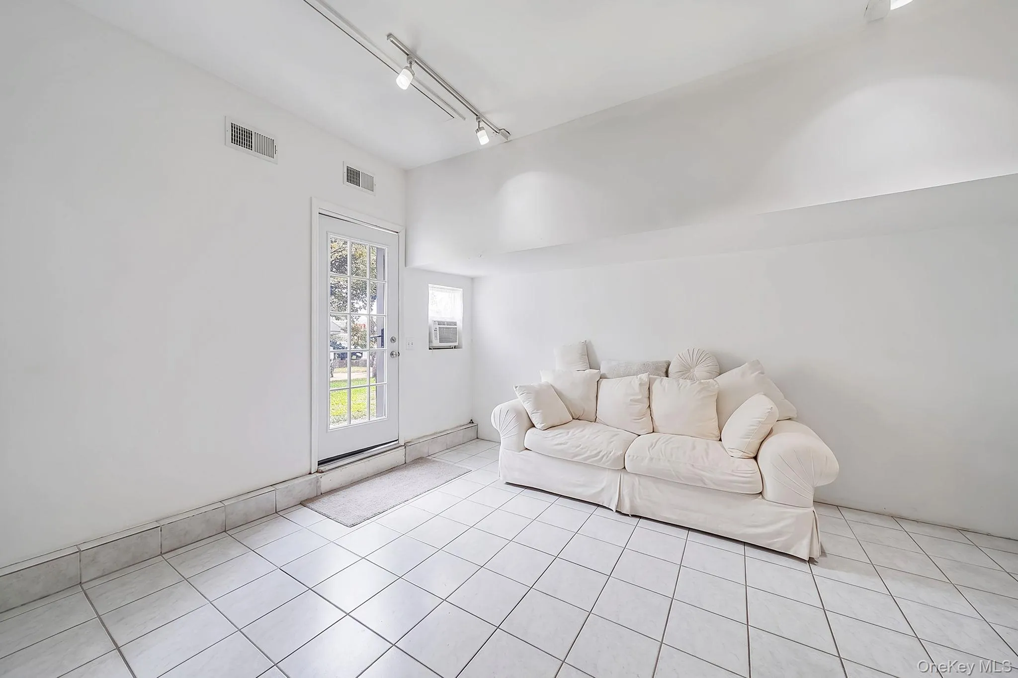 35 6th Street, Brookhaven, NY, 3 Bedrooms Bedrooms, 7 Rooms Rooms,1 BathroomBathrooms,Residential,For Rent,6th,0,1036873 35 6th Street, Brookhaven, NY, 3 Bedrooms Bedrooms, 7 Rooms Rooms,1 BathroomBathrooms,Residential,For Rent,6th,0,1036873