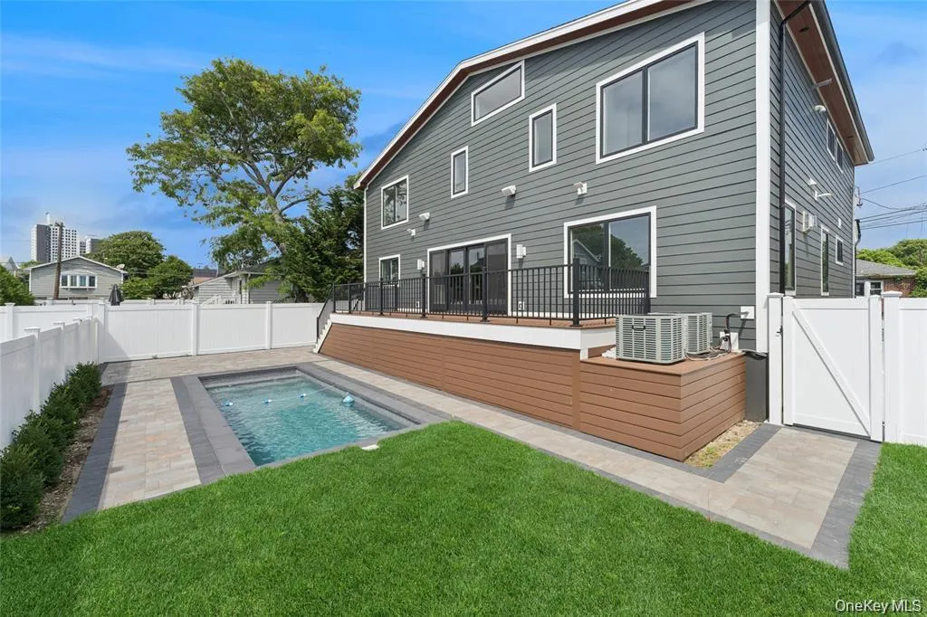 141 Flamingo Street, Hempstead, NY, 5 Bedrooms Bedrooms, 10 Rooms Rooms,4 BathroomsBathrooms,Residential,For Rent,Flamingo,0,1036897 141 Flamingo Street, Hempstead, NY, 5 Bedrooms Bedrooms, 10 Rooms Rooms,4 BathroomsBathrooms,Residential,For Rent,Flamingo,0,1036897