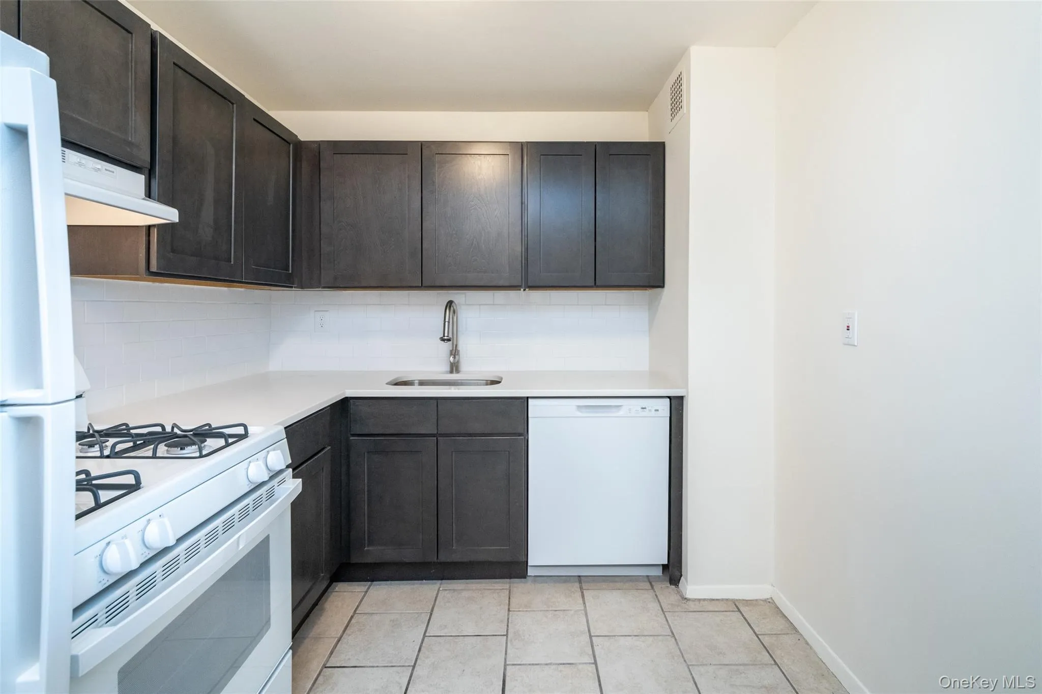 125 Lake Street, White Plains, NY, 1 Bedroom Bedrooms, 3 Rooms Rooms,1 BathroomBathrooms,Residential Lease,For Rent,Lake,0,1036904 125 Lake Street, White Plains, NY, 1 Bedroom Bedrooms, 3 Rooms Rooms,1 BathroomBathrooms,Residential Lease,For Rent,Lake,0,1036904