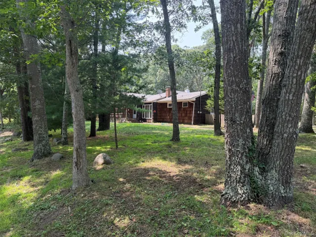 25 Columbia Avenue, Southampton, New York 11977