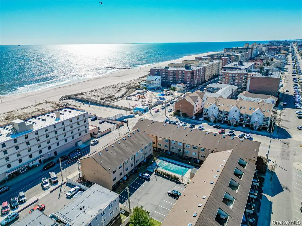 Ocean, Pool, Extra Parking Ocean, Pool, Extra Parking
