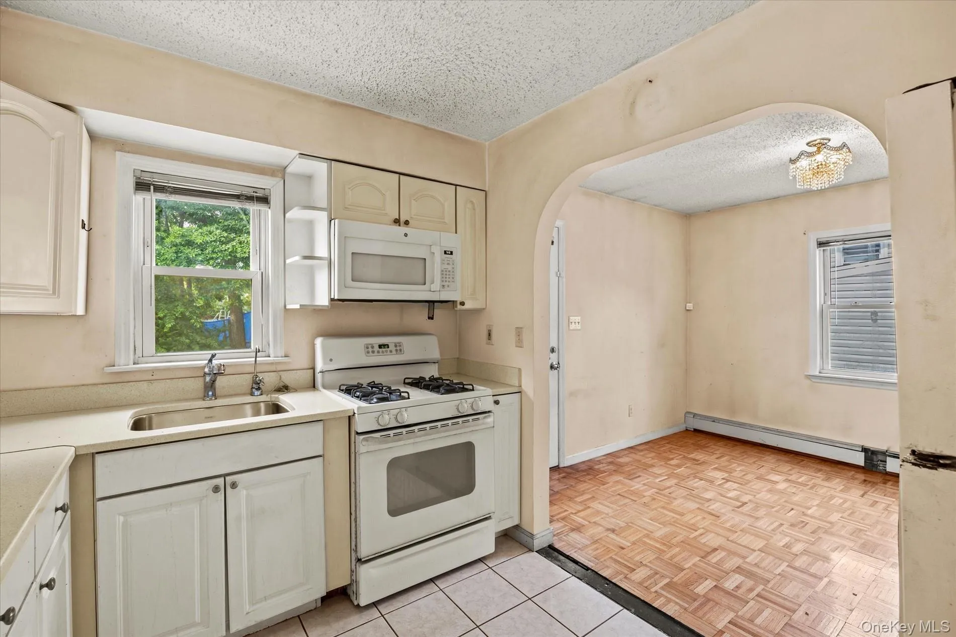 1037 Broadway, North Hempstead, NY, 4 Bedrooms Bedrooms, 7 Rooms Rooms,1 BathroomBathrooms,Residential,For Rent,Broadway,0,1036927 1037 Broadway, North Hempstead, NY, 4 Bedrooms Bedrooms, 7 Rooms Rooms,1 BathroomBathrooms,Residential,For Rent,Broadway,0,1036927