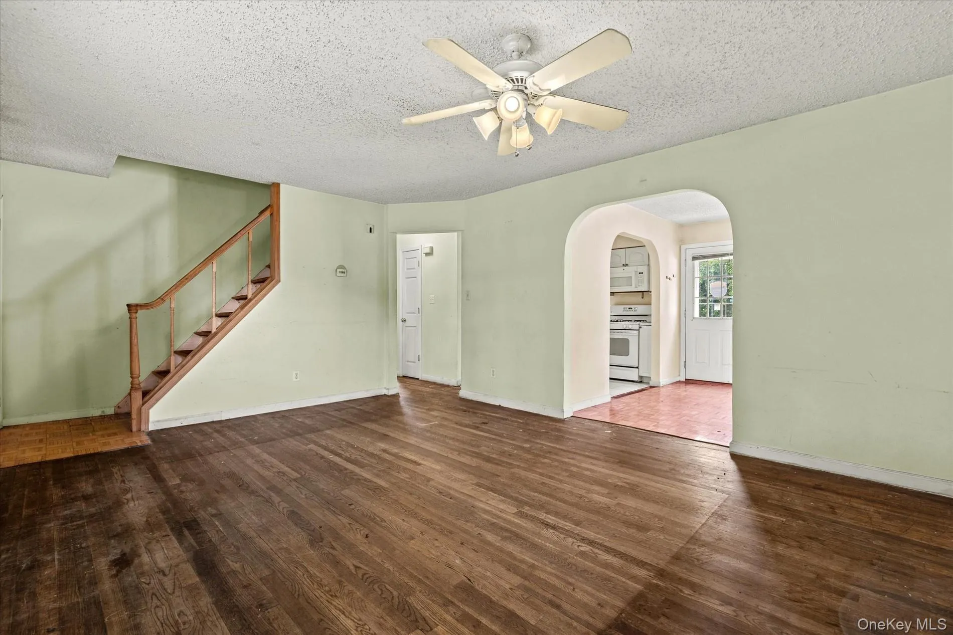 1037 Broadway, North Hempstead, NY, 4 Bedrooms Bedrooms, 7 Rooms Rooms,1 BathroomBathrooms,Residential,For Rent,Broadway,0,1036927 1037 Broadway, North Hempstead, NY, 4 Bedrooms Bedrooms, 7 Rooms Rooms,1 BathroomBathrooms,Residential,For Rent,Broadway,0,1036927