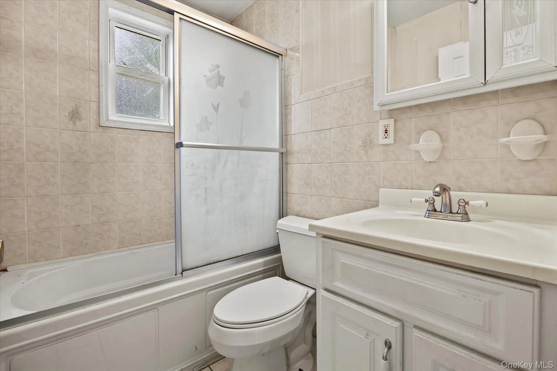1037 Broadway, North Hempstead, NY, 4 Bedrooms Bedrooms, 7 Rooms Rooms,1 BathroomBathrooms,Residential,For Rent,Broadway,0,1036927 1037 Broadway, North Hempstead, NY, 4 Bedrooms Bedrooms, 7 Rooms Rooms,1 BathroomBathrooms,Residential,For Rent,Broadway,0,1036927