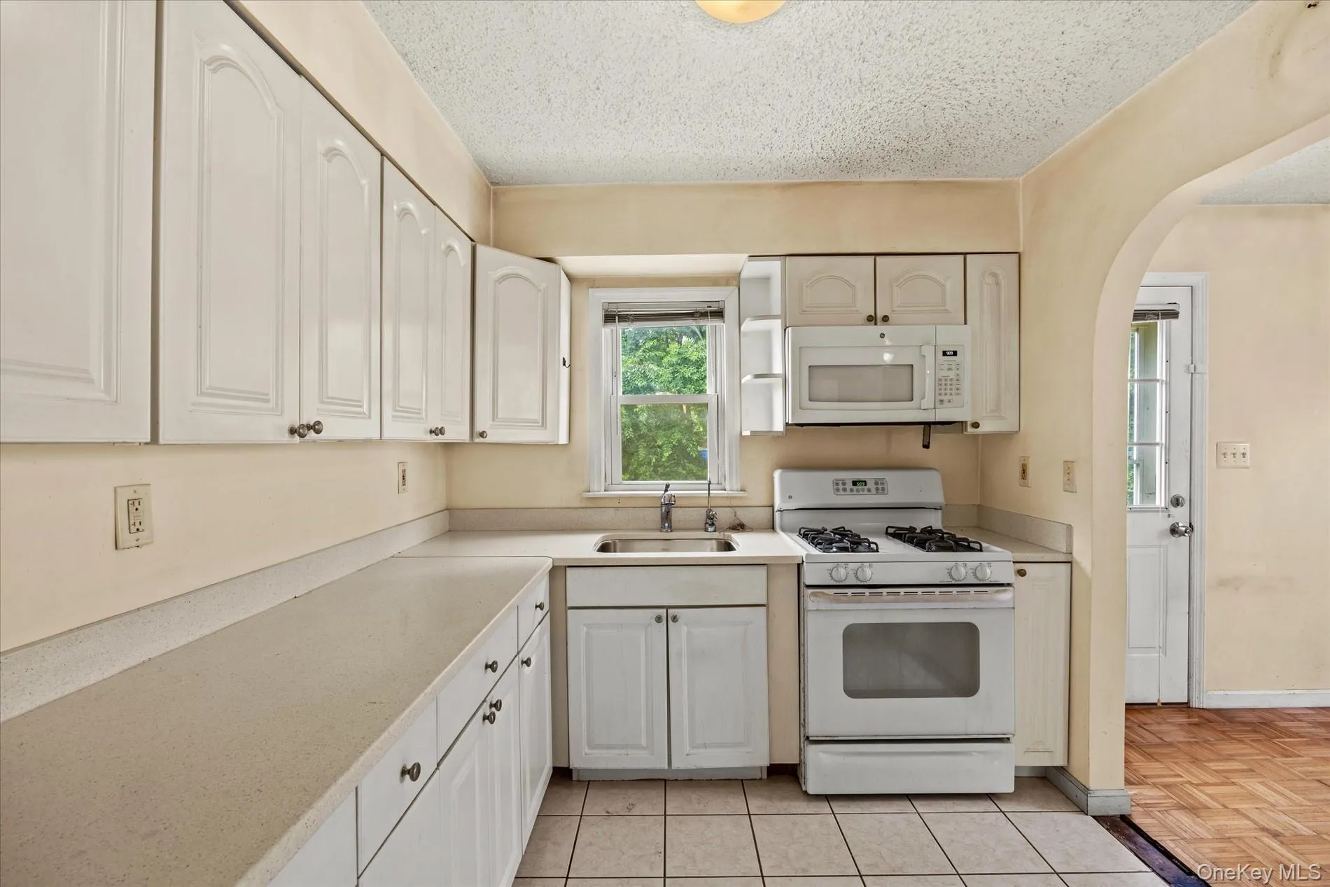1037 Broadway, North Hempstead, NY, 4 Bedrooms Bedrooms, 7 Rooms Rooms,1 BathroomBathrooms,Residential,For Rent,Broadway,0,1036927 1037 Broadway, North Hempstead, NY, 4 Bedrooms Bedrooms, 7 Rooms Rooms,1 BathroomBathrooms,Residential,For Rent,Broadway,0,1036927