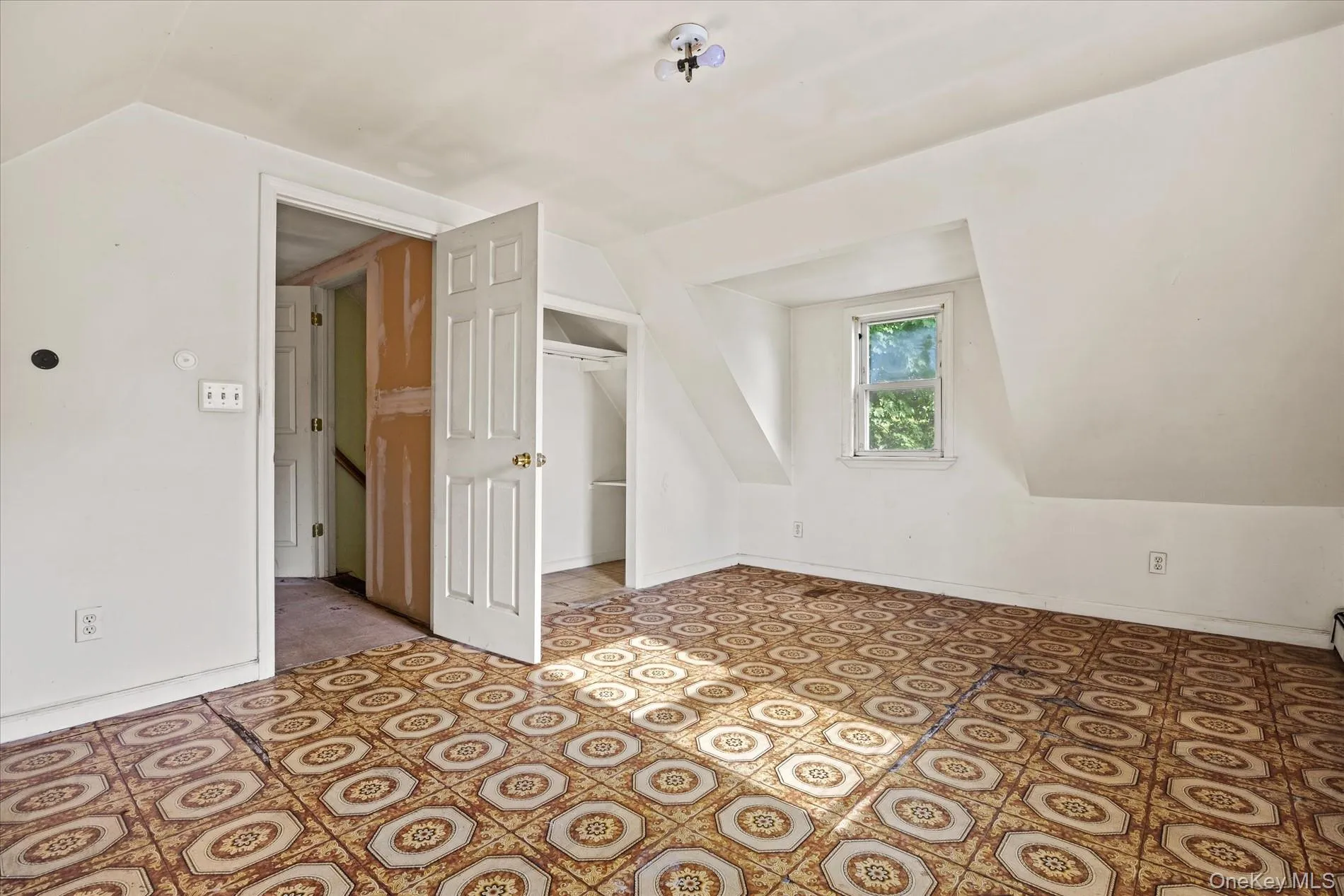 1037 Broadway, North Hempstead, NY, 4 Bedrooms Bedrooms, 7 Rooms Rooms,1 BathroomBathrooms,Residential,For Rent,Broadway,0,1036927 1037 Broadway, North Hempstead, NY, 4 Bedrooms Bedrooms, 7 Rooms Rooms,1 BathroomBathrooms,Residential,For Rent,Broadway,0,1036927