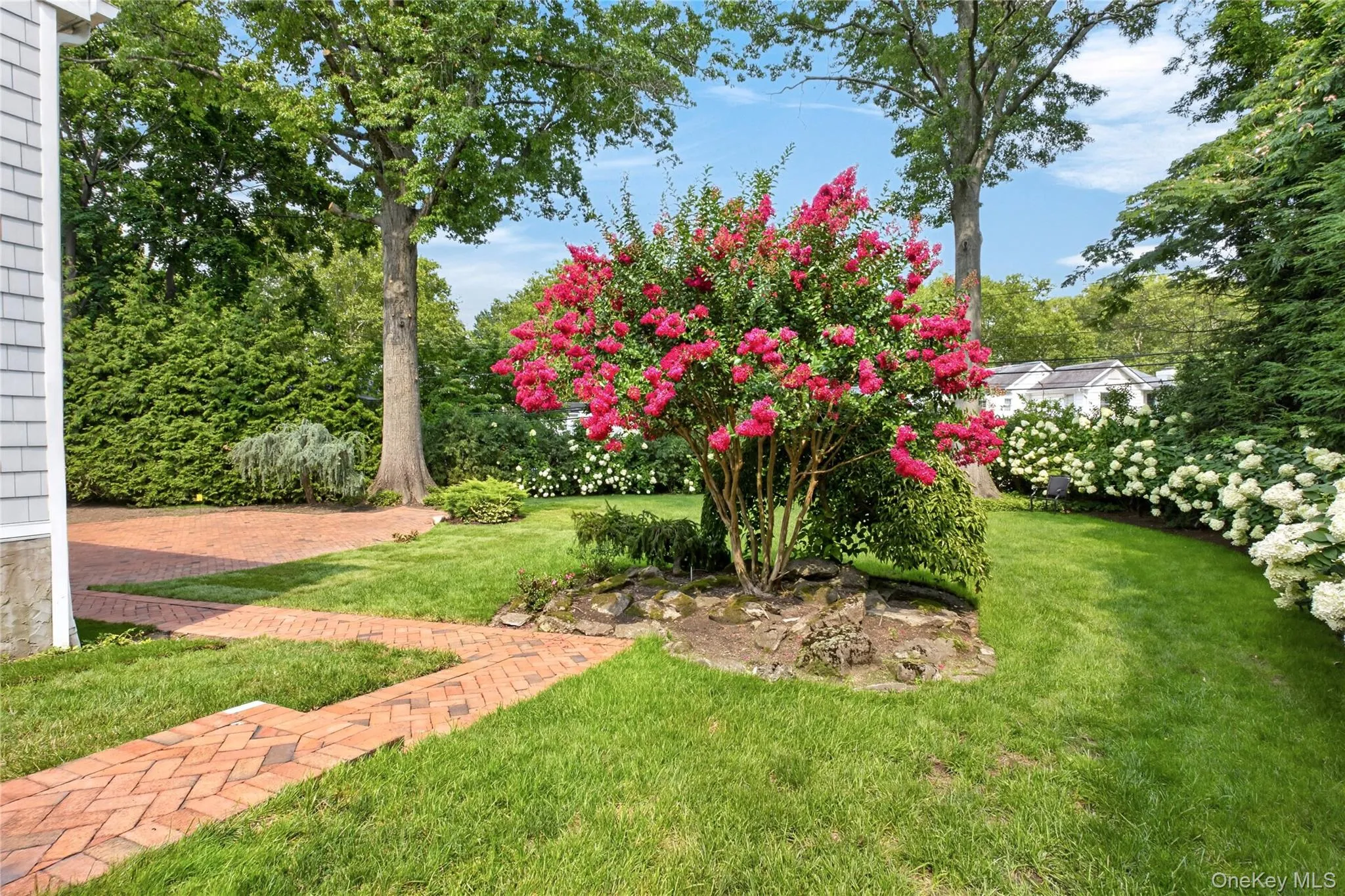 20 Earle Place, North Hempstead, NY, 4 Bedrooms Bedrooms, 8 Rooms Rooms,3 BathroomsBathrooms,Residential Lease,For Rent,Earle,0,1036932 20 Earle Place, North Hempstead, NY, 4 Bedrooms Bedrooms, 8 Rooms Rooms,3 BathroomsBathrooms,Residential Lease,For Rent,Earle,0,1036932