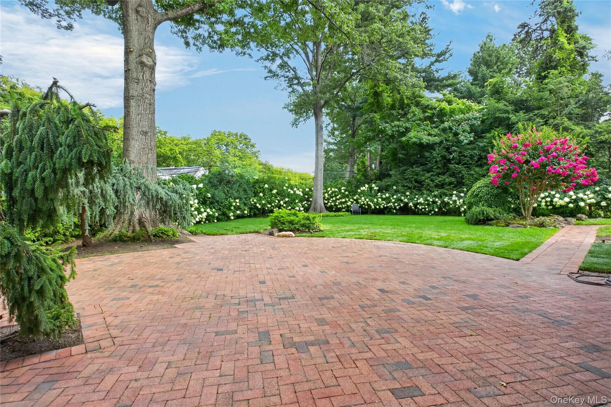 20 Earle Place, North Hempstead, NY, 4 Bedrooms Bedrooms, 8 Rooms Rooms,3 BathroomsBathrooms,Residential Lease,For Rent,Earle,0,1036932 20 Earle Place, North Hempstead, NY, 4 Bedrooms Bedrooms, 8 Rooms Rooms,3 BathroomsBathrooms,Residential Lease,For Rent,Earle,0,1036932