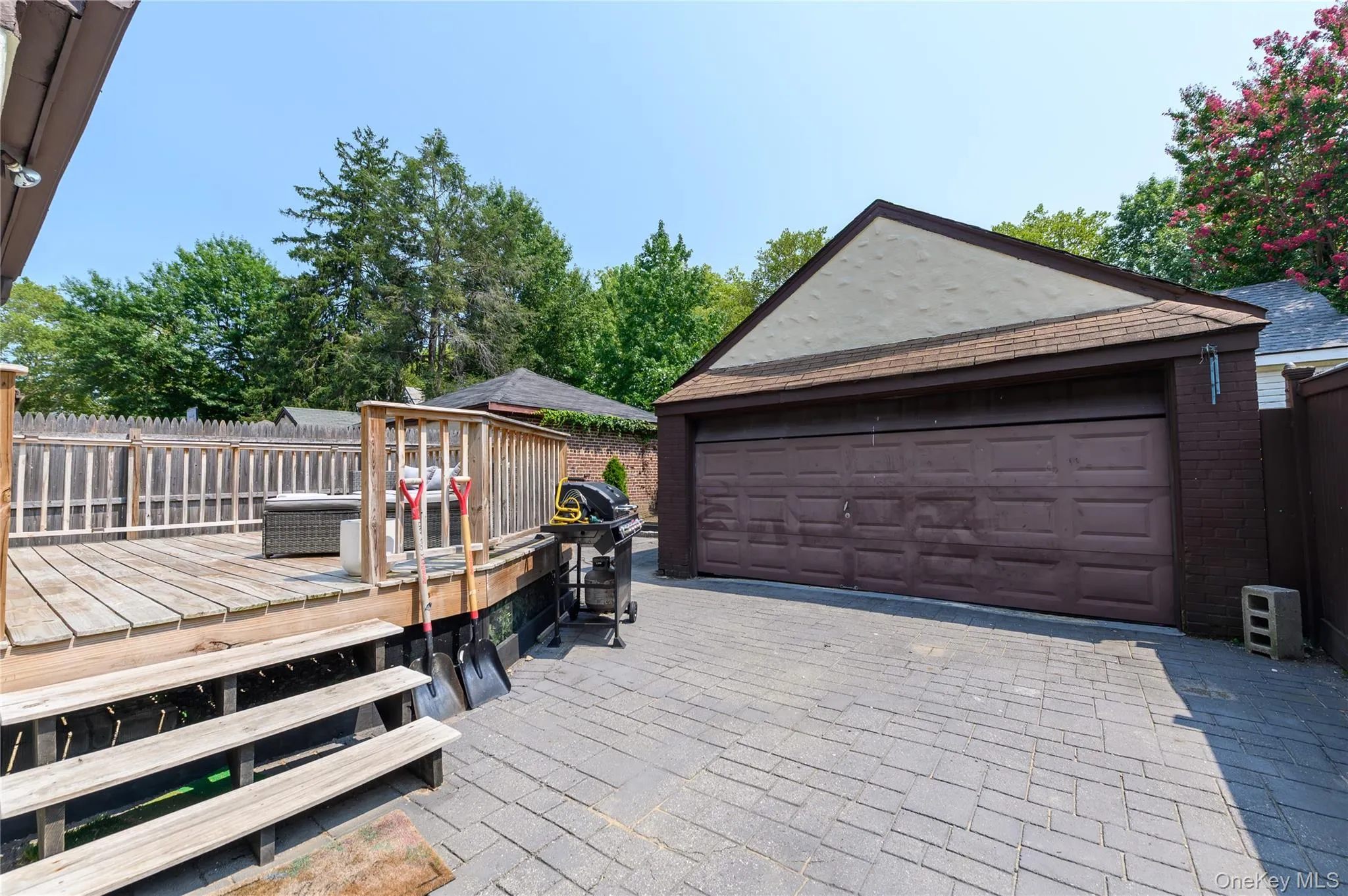 Private driveway with Large detached garage with loft storage Private driveway with Large detached garage with loft storage