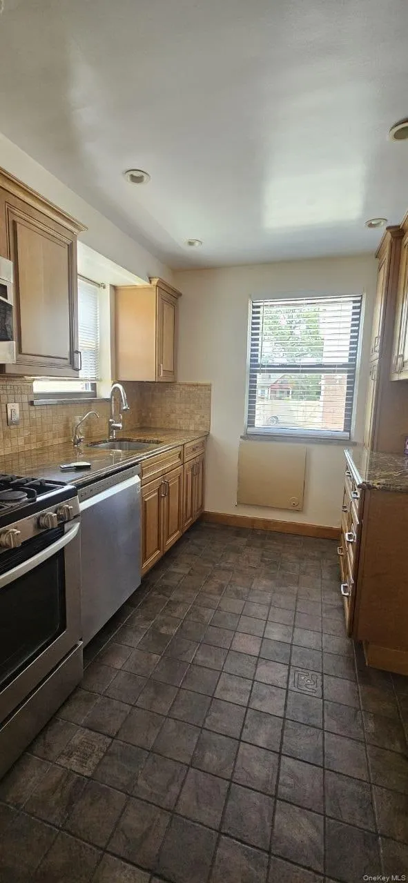 6914 179th Street, New York, NY, 3 Bedrooms Bedrooms, 6 Rooms Rooms,1 BathroomBathrooms,Residential Lease,For Rent,179th,0,1036941 6914 179th Street, New York, NY, 3 Bedrooms Bedrooms, 6 Rooms Rooms,1 BathroomBathrooms,Residential Lease,For Rent,179th,0,1036941