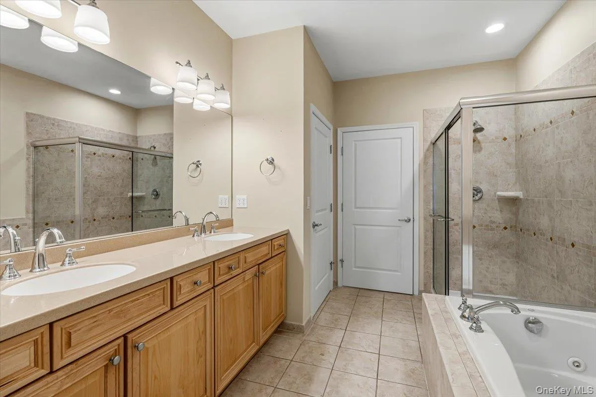 179 Carly Lane, Southampton, NY, 2 Bedrooms Bedrooms, 11 Rooms Rooms,2 BathroomsBathrooms,Residential,For Rent,Carly,0,1036953 179 Carly Lane, Southampton, NY, 2 Bedrooms Bedrooms, 11 Rooms Rooms,2 BathroomsBathrooms,Residential,For Rent,Carly,0,1036953