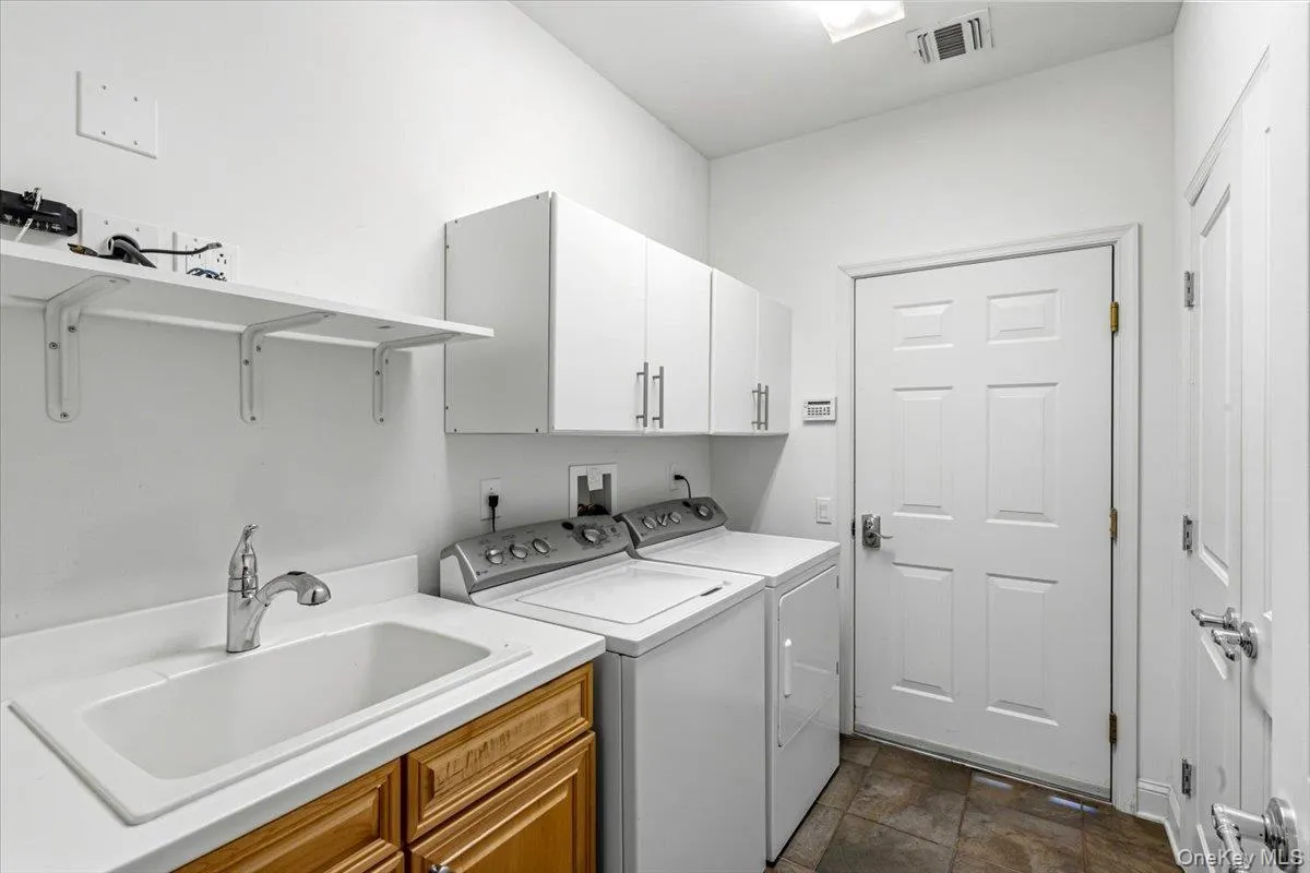 179 Carly Lane, Southampton, NY, 2 Bedrooms Bedrooms, 11 Rooms Rooms,2 BathroomsBathrooms,Residential,For Rent,Carly,0,1036953 179 Carly Lane, Southampton, NY, 2 Bedrooms Bedrooms, 11 Rooms Rooms,2 BathroomsBathrooms,Residential,For Rent,Carly,0,1036953