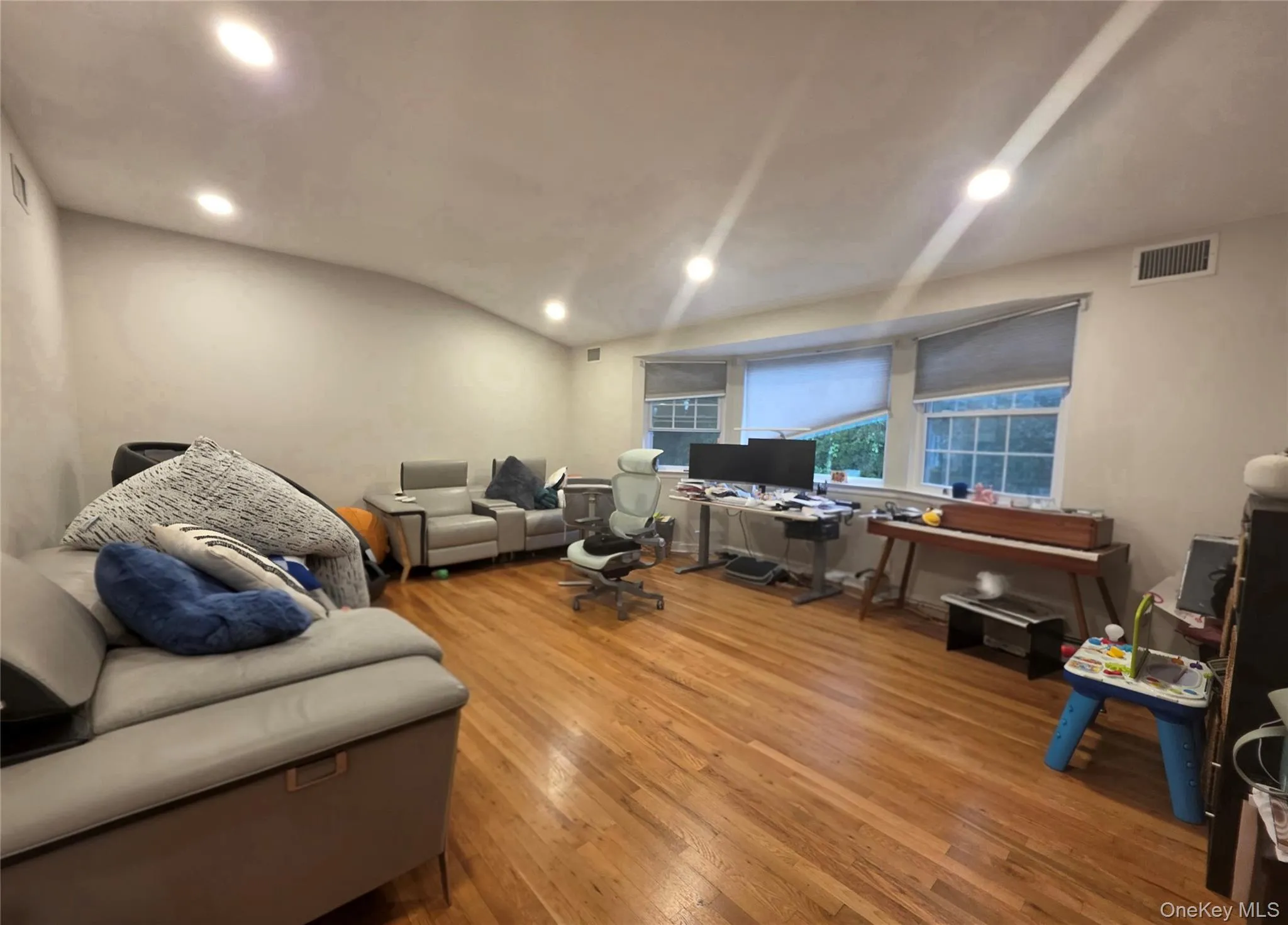 89 Brook Court, Hempstead, NY, 4 Bedrooms Bedrooms, 7 Rooms Rooms,2 BathroomsBathrooms,Residential,For Rent,Brook,0,1036958 89 Brook Court, Hempstead, NY, 4 Bedrooms Bedrooms, 7 Rooms Rooms,2 BathroomsBathrooms,Residential,For Rent,Brook,0,1036958