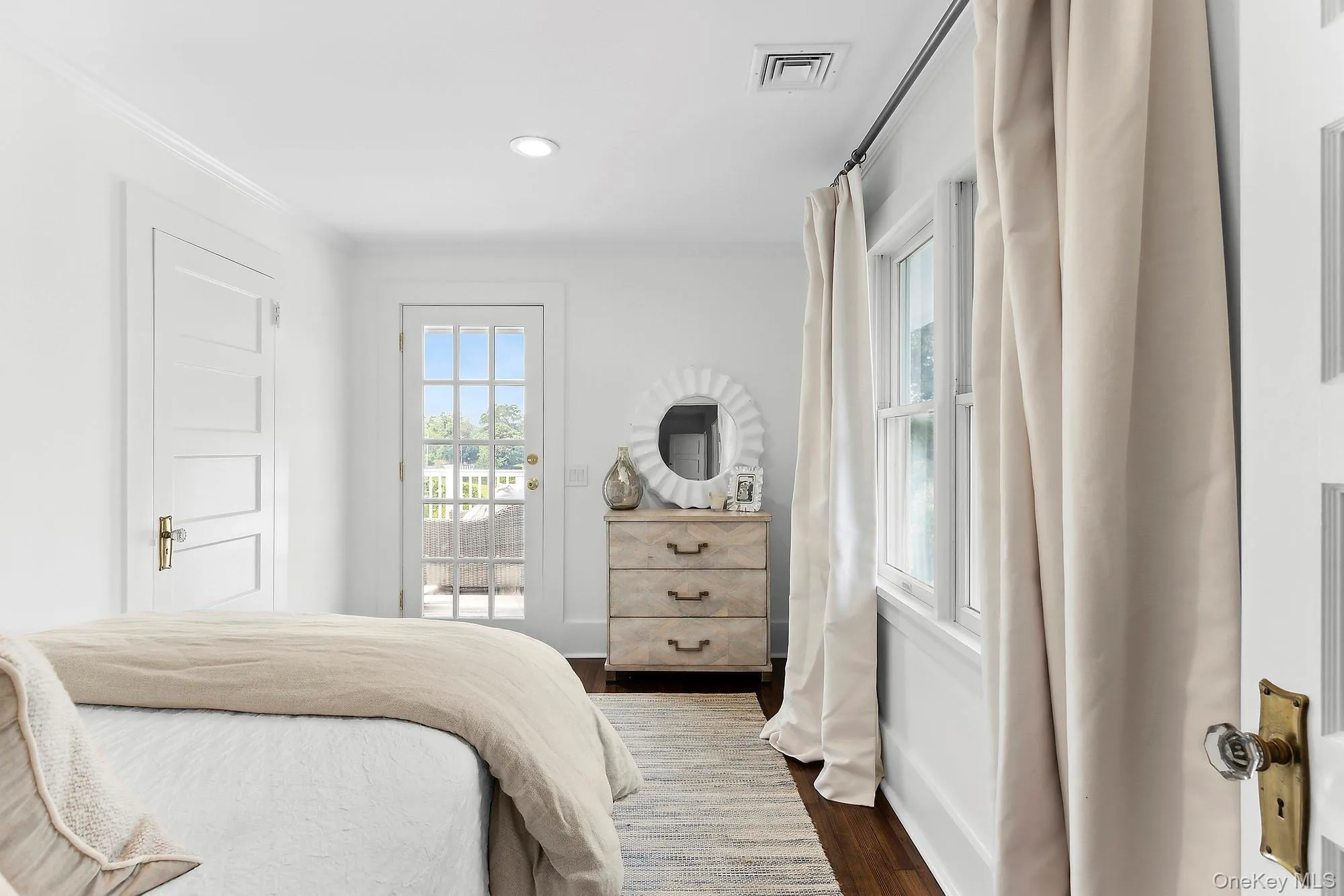 1 Bishop Avenue, Southampton, NY, 4 Bedrooms Bedrooms, 8 Rooms Rooms,3 BathroomsBathrooms,Residential Lease,For Rent,Bishop,0,1036962 1 Bishop Avenue, Southampton, NY, 4 Bedrooms Bedrooms, 8 Rooms Rooms,3 BathroomsBathrooms,Residential Lease,For Rent,Bishop,0,1036962