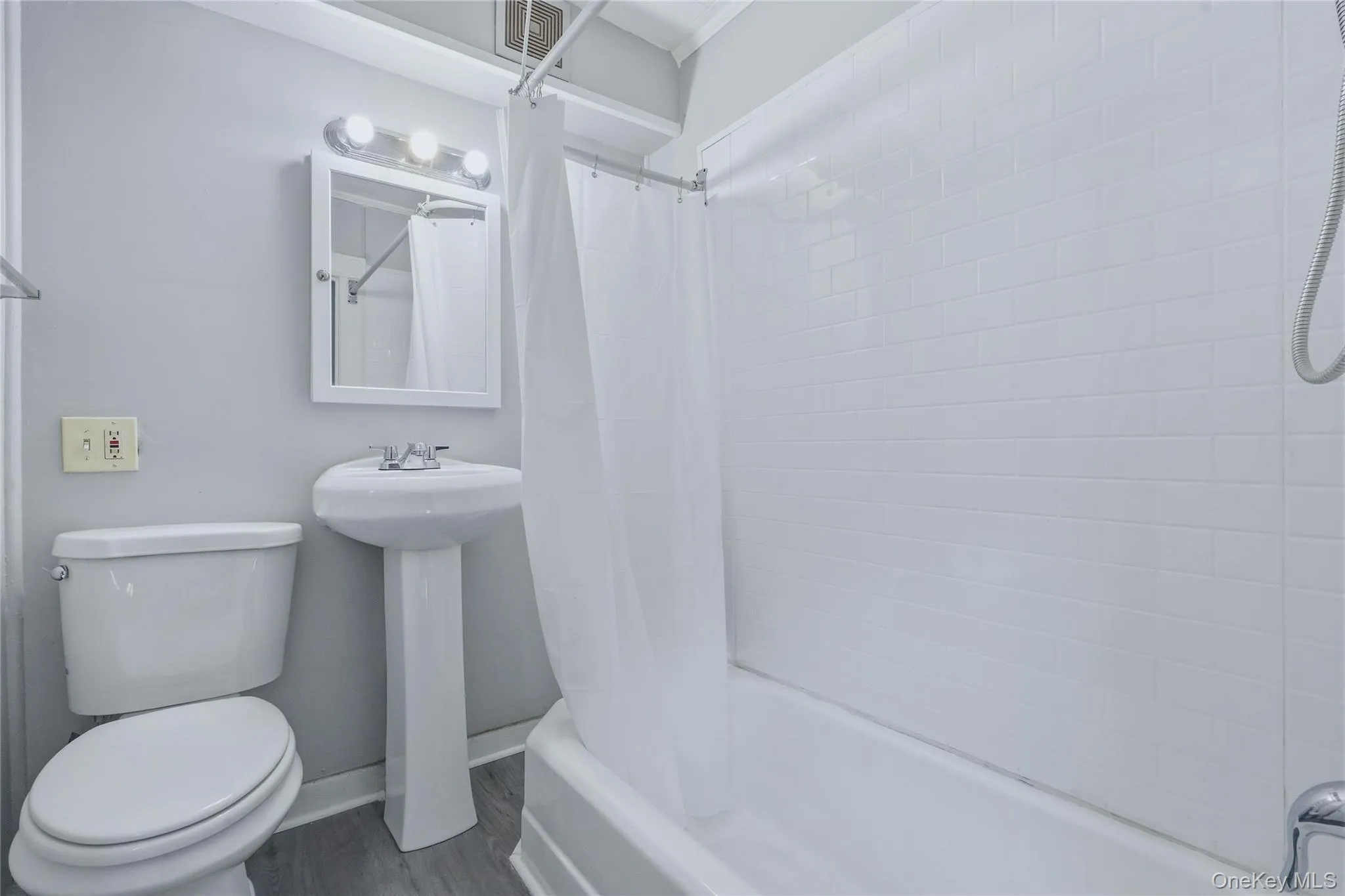 70 Van Deusen Street, Kingston, NY, 3 Bedrooms Bedrooms, 5 Rooms Rooms,1 BathroomBathrooms,Residential Lease,For Rent,Van Deusen,0,1036964 70 Van Deusen Street, Kingston, NY, 3 Bedrooms Bedrooms, 5 Rooms Rooms,1 BathroomBathrooms,Residential Lease,For Rent,Van Deusen,0,1036964