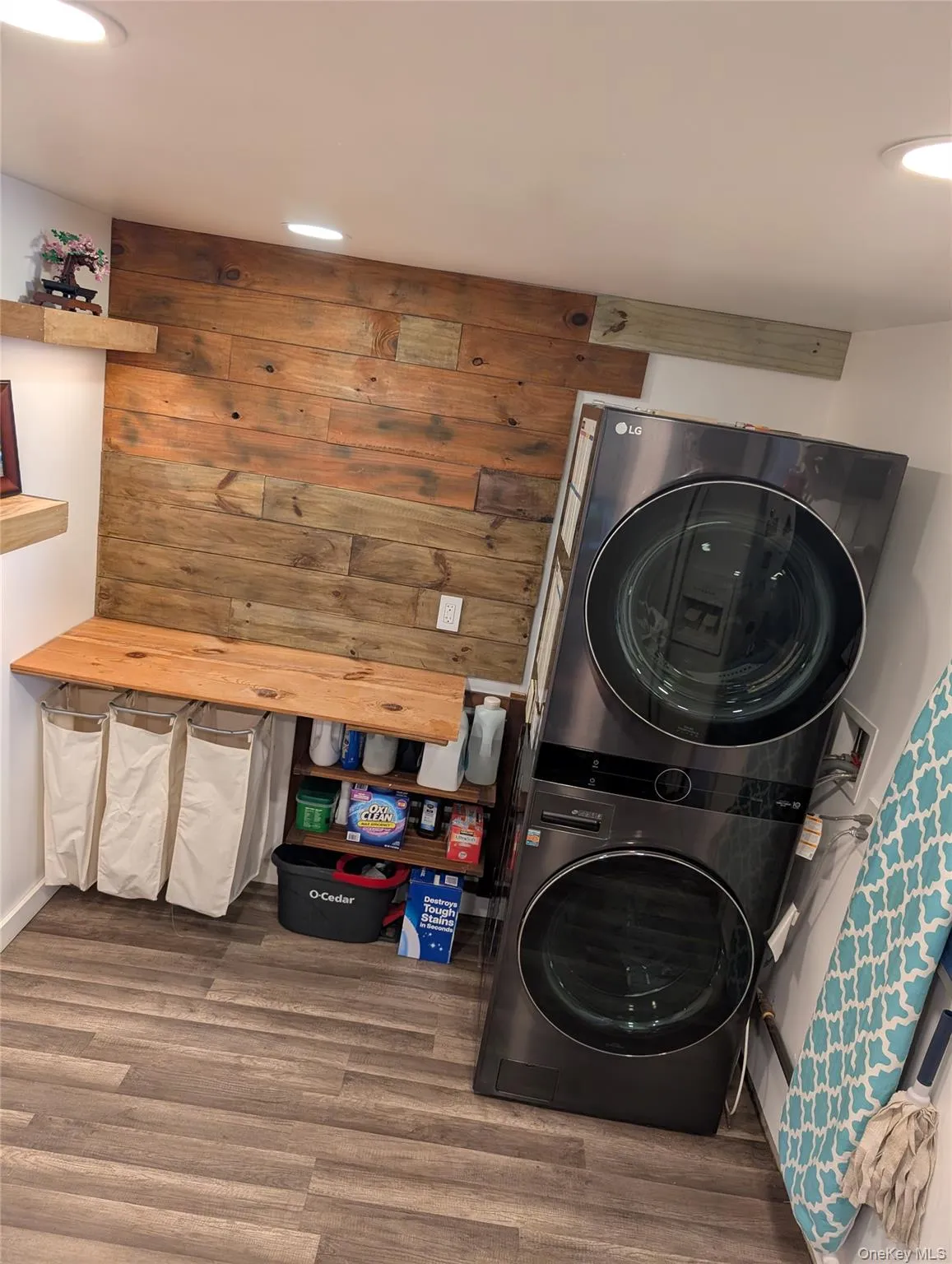 28 Florida Avenue, Smithtown, NY, 4 Bedrooms Bedrooms, 7 Rooms Rooms,2 BathroomsBathrooms,Residential,For Rent,Florida,0,1036966 28 Florida Avenue, Smithtown, NY, 4 Bedrooms Bedrooms, 7 Rooms Rooms,2 BathroomsBathrooms,Residential,For Rent,Florida,0,1036966