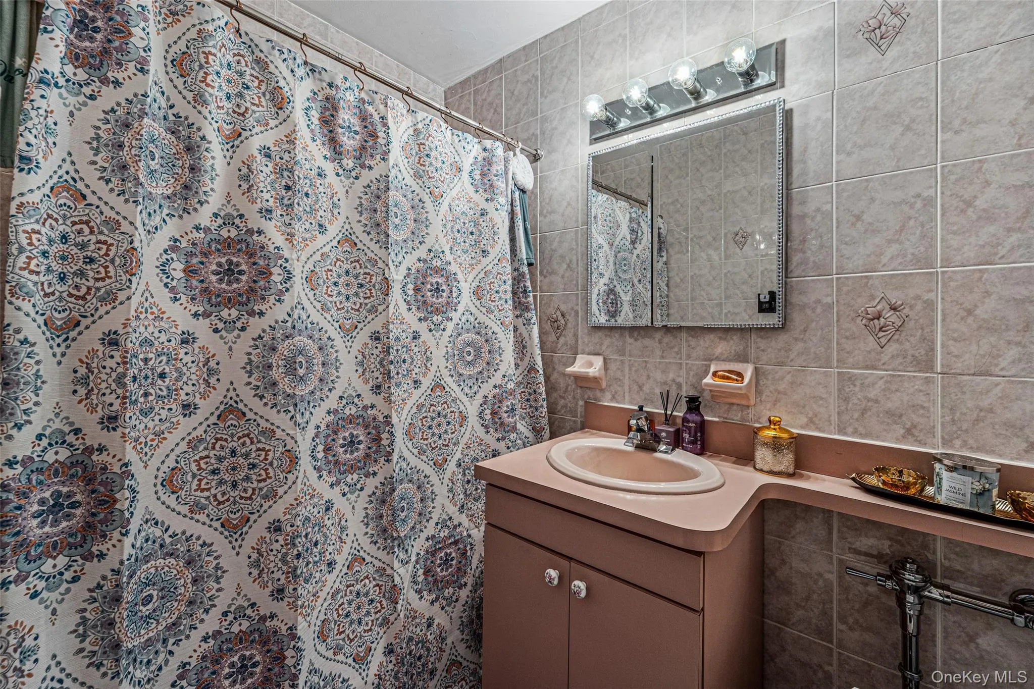 Bathroom en-suite Bathroom en-suite