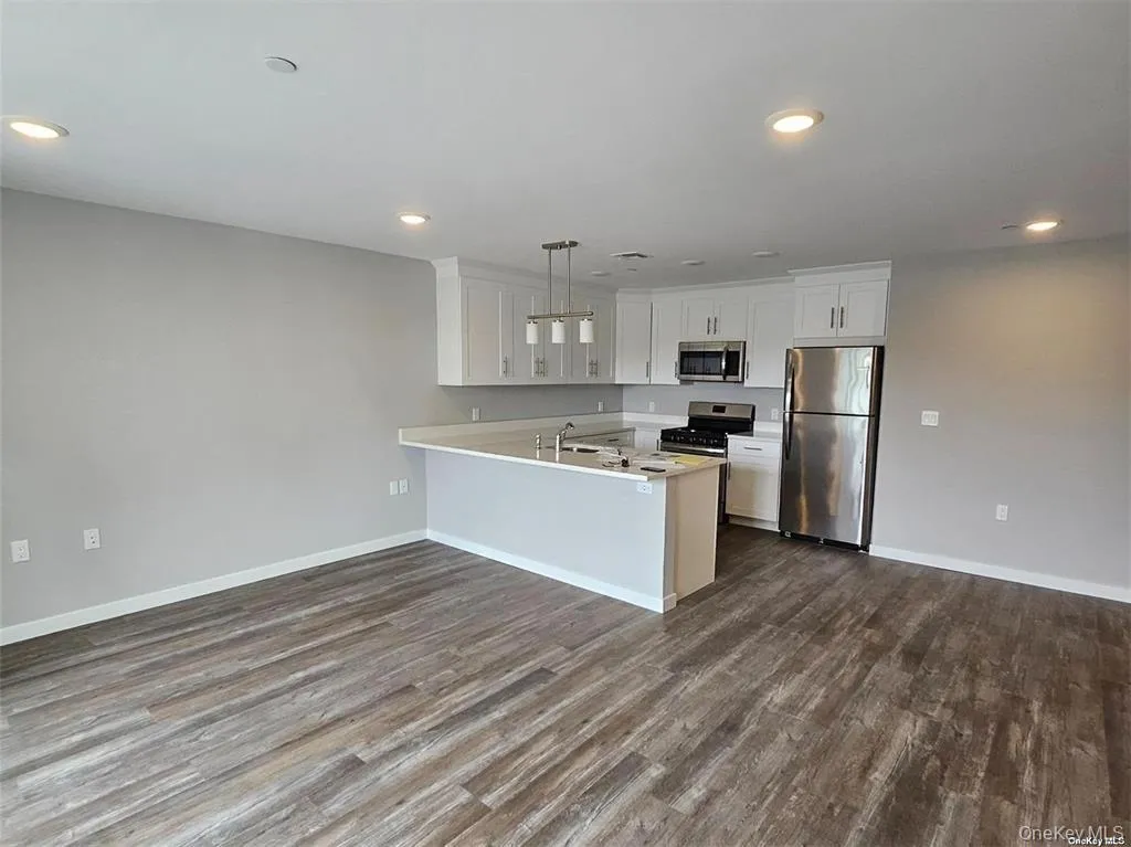 221 Eastview Drive, Islip, NY, 2 Bedrooms Bedrooms, 5 Rooms Rooms,2 BathroomsBathrooms,Residential Lease,For Rent,Eastview,0,1036972 221 Eastview Drive, Islip, NY, 2 Bedrooms Bedrooms, 5 Rooms Rooms,2 BathroomsBathrooms,Residential Lease,For Rent,Eastview,0,1036972