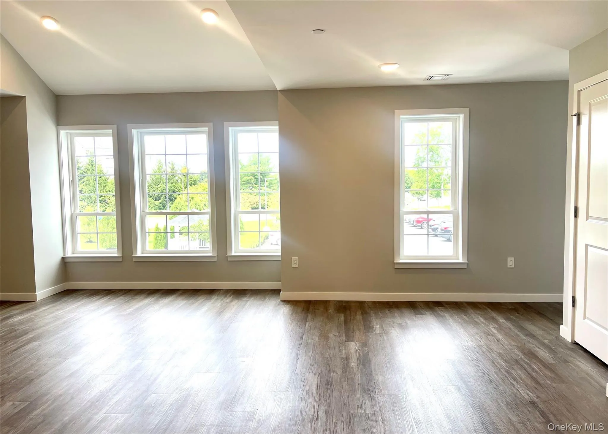 221 Eastview Drive, Islip, NY, 2 Bedroom Bedrooms, 5 Room Rooms,2 BathroomBathrooms,Residential Lease,For Rent,Eastview,0,1036972 221 Eastview Drive, Islip, NY, 2 Bedroom Bedrooms, 5 Room Rooms,2 BathroomBathrooms,Residential Lease,For Rent,Eastview,0,1036972
