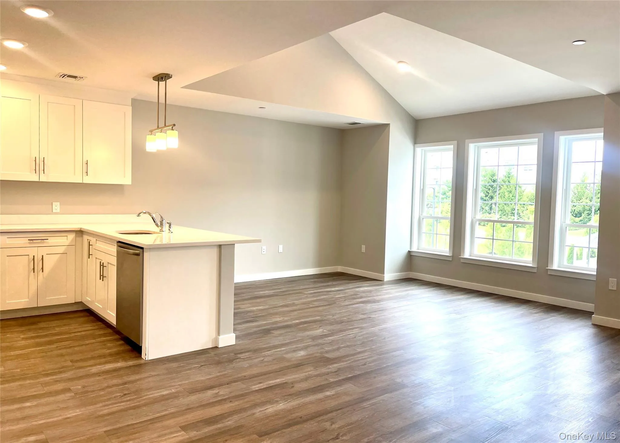 221 Eastview Drive, Islip, NY, 2 Bedroom Bedrooms, 5 Room Rooms,2 BathroomBathrooms,Residential Lease,For Rent,Eastview,0,1036972 221 Eastview Drive, Islip, NY, 2 Bedroom Bedrooms, 5 Room Rooms,2 BathroomBathrooms,Residential Lease,For Rent,Eastview,0,1036972