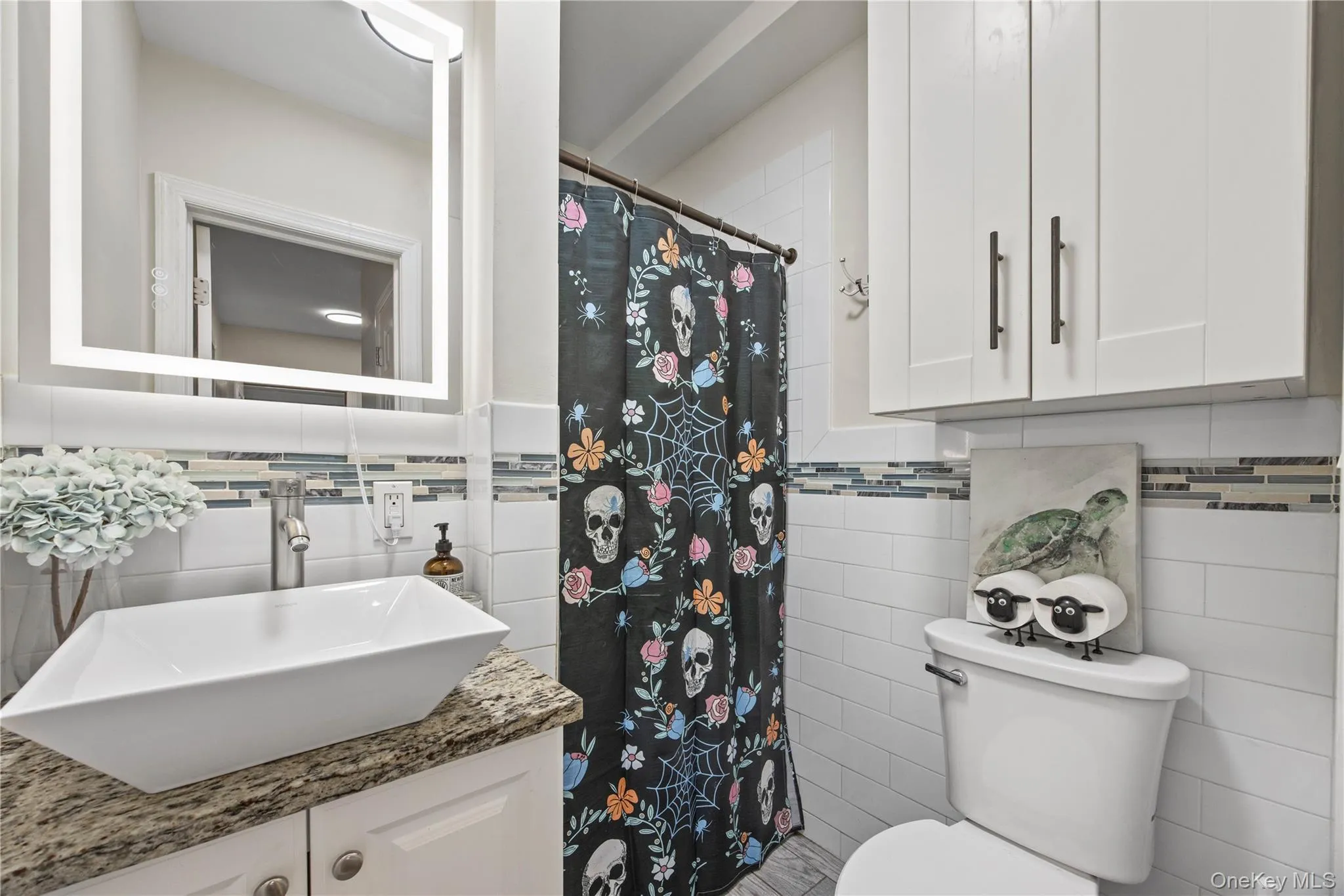 Bathroom 1 of 3 full bathrooms available Bathroom 1 of 3 full bathrooms available