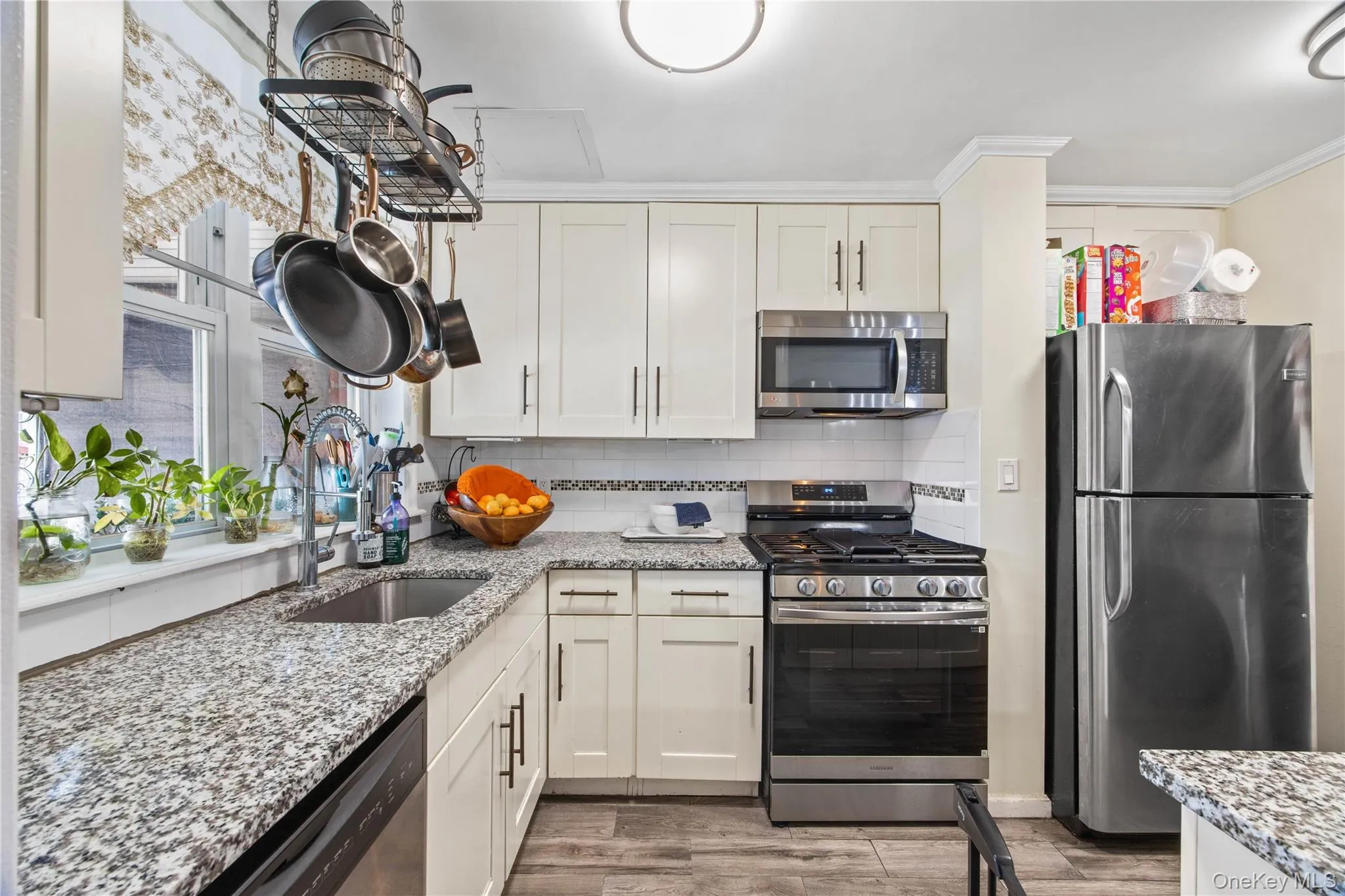 3243 Corsa Avenue, New York, NY, 3 Bedrooms Bedrooms, 8 Rooms Rooms,3 BathroomsBathrooms,Residential,For Rent,Corsa,0,1036973 3243 Corsa Avenue, New York, NY, 3 Bedrooms Bedrooms, 8 Rooms Rooms,3 BathroomsBathrooms,Residential,For Rent,Corsa,0,1036973