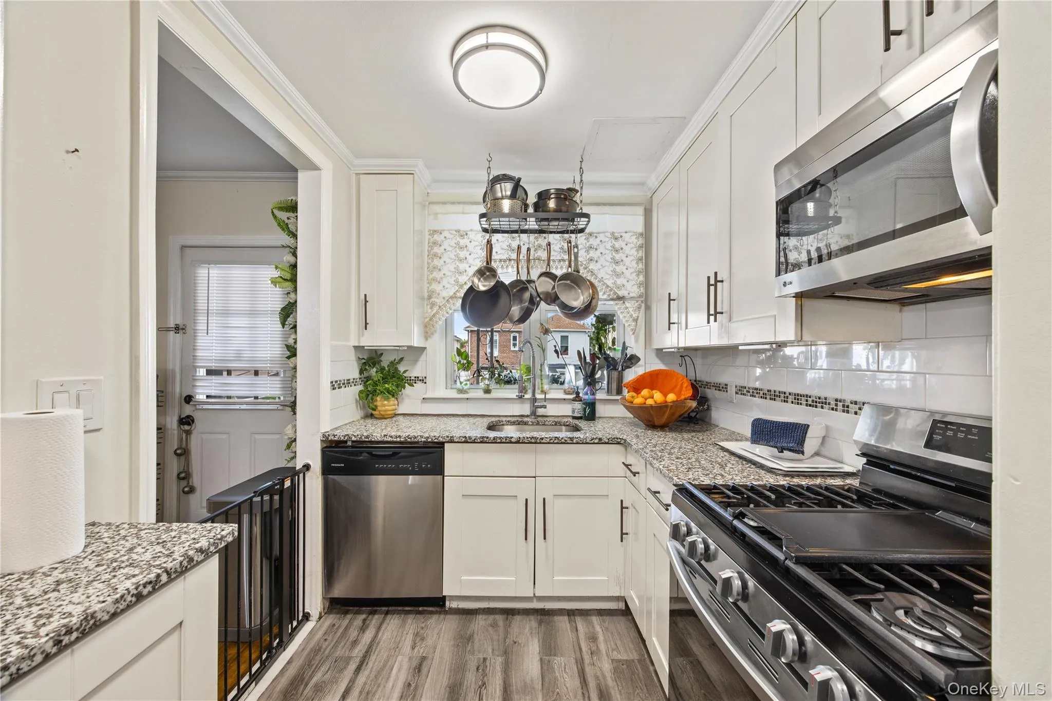 3243 Corsa Avenue, New York, NY, 3 Bedrooms Bedrooms, 8 Rooms Rooms,3 BathroomsBathrooms,Residential,For Rent,Corsa,0,1036973 3243 Corsa Avenue, New York, NY, 3 Bedrooms Bedrooms, 8 Rooms Rooms,3 BathroomsBathrooms,Residential,For Rent,Corsa,0,1036973