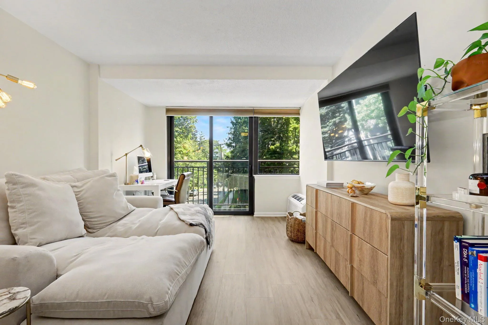 Sun-filled room that is great as a second bedroom or a private office Sun-filled room that is great as a second bedroom or a private office