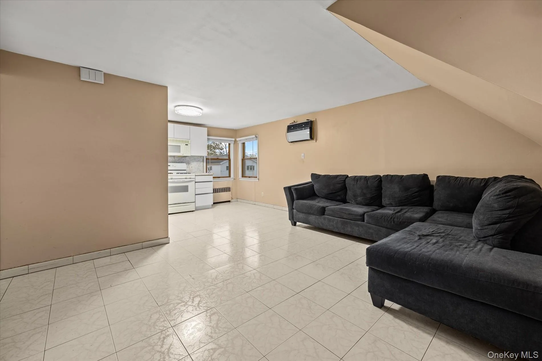 159-33 85th Street, New York, NY, 4 Bedrooms Bedrooms, 7 Rooms Rooms,3 BathroomsBathrooms,Residential,For Rent,85th,0,1036977 159-33 85th Street, New York, NY, 4 Bedrooms Bedrooms, 7 Rooms Rooms,3 BathroomsBathrooms,Residential,For Rent,85th,0,1036977