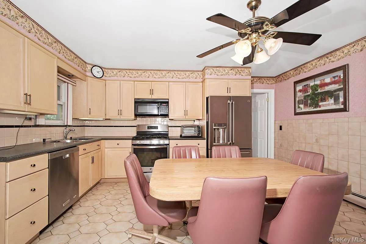 28 Beechwood Avenue, Harrison, NY, 3 Bedrooms Bedrooms, 7 Rooms Rooms,1 BathroomBathrooms,Residential Lease,For Rent,Beechwood,0,1036978 28 Beechwood Avenue, Harrison, NY, 3 Bedrooms Bedrooms, 7 Rooms Rooms,1 BathroomBathrooms,Residential Lease,For Rent,Beechwood,0,1036978