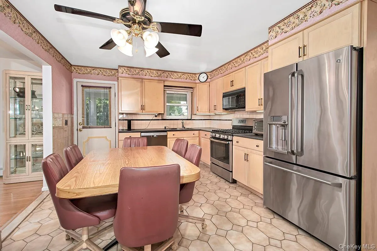28 Beechwood Avenue, Harrison, NY, 3 Bedrooms Bedrooms, 7 Rooms Rooms,1 BathroomBathrooms,Residential Lease,For Rent,Beechwood,0,1036978 28 Beechwood Avenue, Harrison, NY, 3 Bedrooms Bedrooms, 7 Rooms Rooms,1 BathroomBathrooms,Residential Lease,For Rent,Beechwood,0,1036978