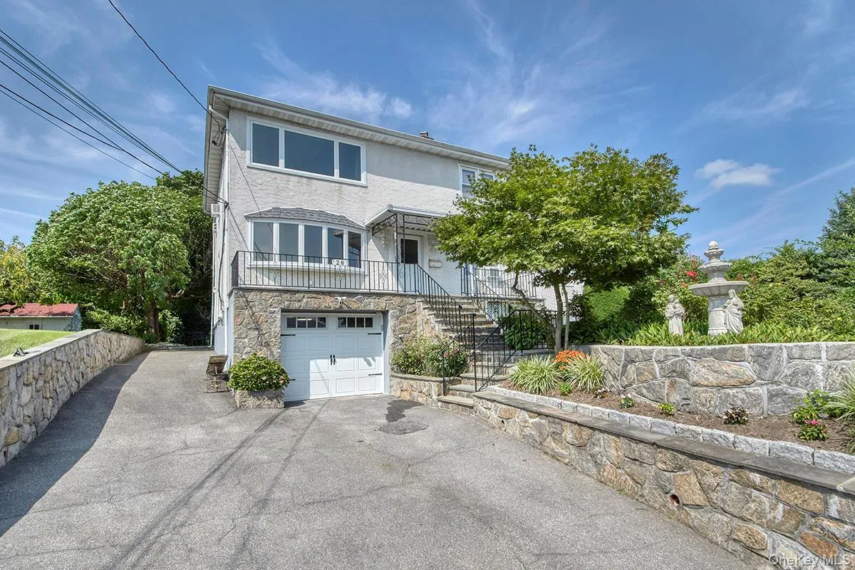 28 Beechwood Avenue, Harrison, NY, 3 Bedrooms Bedrooms, 7 Rooms Rooms,1 BathroomBathrooms,Residential Lease,For Rent,Beechwood,0,1036978 28 Beechwood Avenue, Harrison, NY, 3 Bedrooms Bedrooms, 7 Rooms Rooms,1 BathroomBathrooms,Residential Lease,For Rent,Beechwood,0,1036978