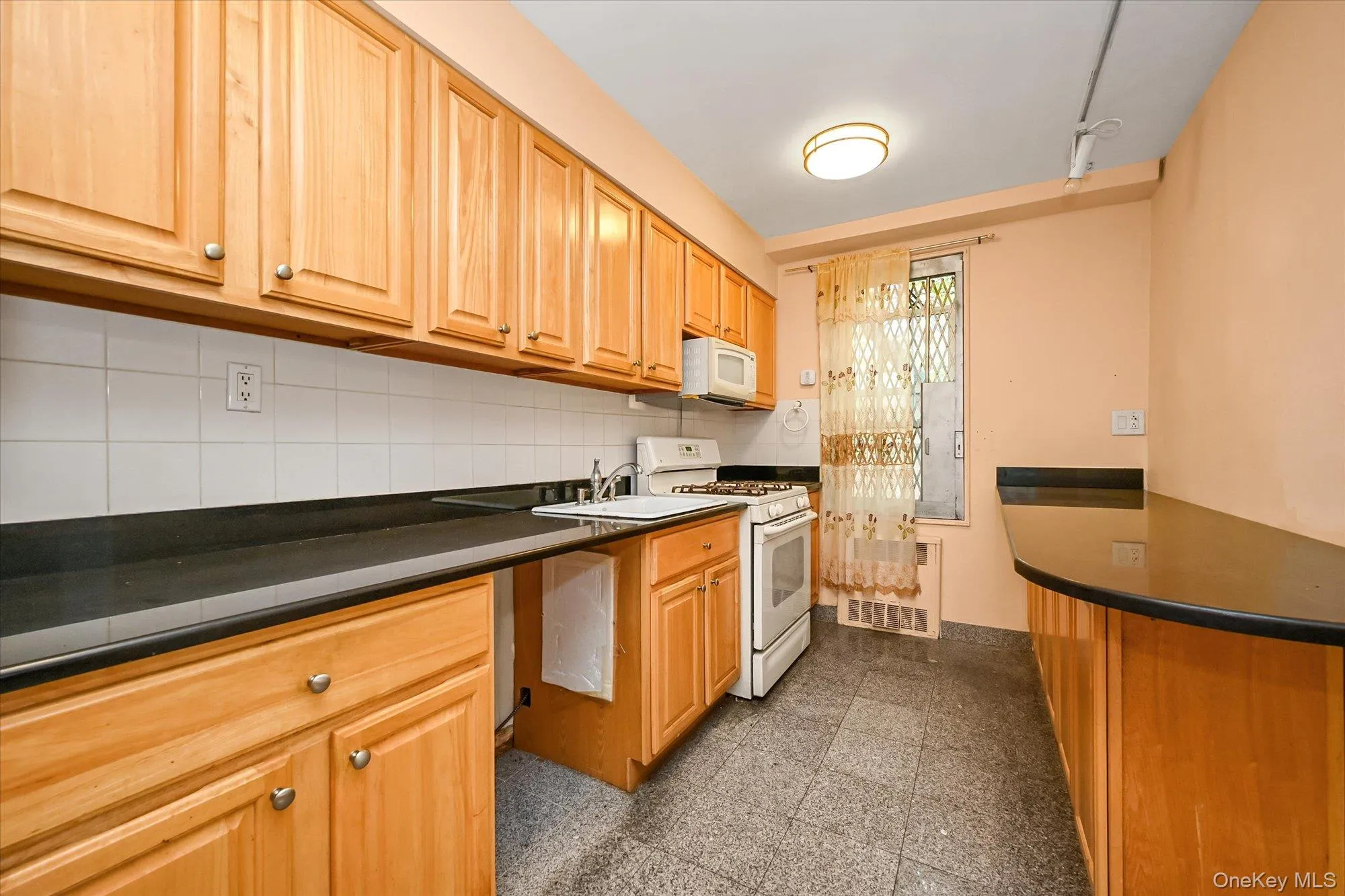 140-18 Burden Crescent, New York, NY, 3 Bedrooms Bedrooms, 6 Rooms Rooms,1 BathroomBathrooms,Residential Lease,For Rent,Burden,0,1036990 140-18 Burden Crescent, New York, NY, 3 Bedrooms Bedrooms, 6 Rooms Rooms,1 BathroomBathrooms,Residential Lease,For Rent,Burden,0,1036990