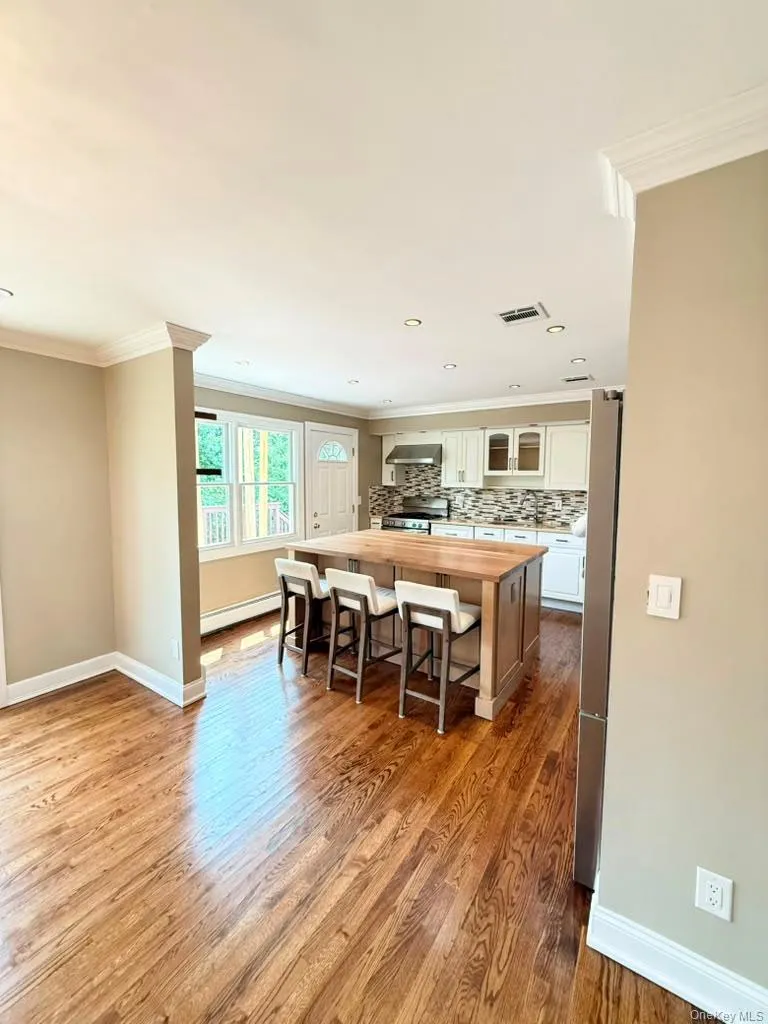 19 Pittsford Way, Clarkstown, NY, 4 Bedrooms Bedrooms, 10 Rooms Rooms,3 BathroomsBathrooms,Residential Lease,For Rent,Pittsford,0,1037007 19 Pittsford Way, Clarkstown, NY, 4 Bedrooms Bedrooms, 10 Rooms Rooms,3 BathroomsBathrooms,Residential Lease,For Rent,Pittsford,0,1037007