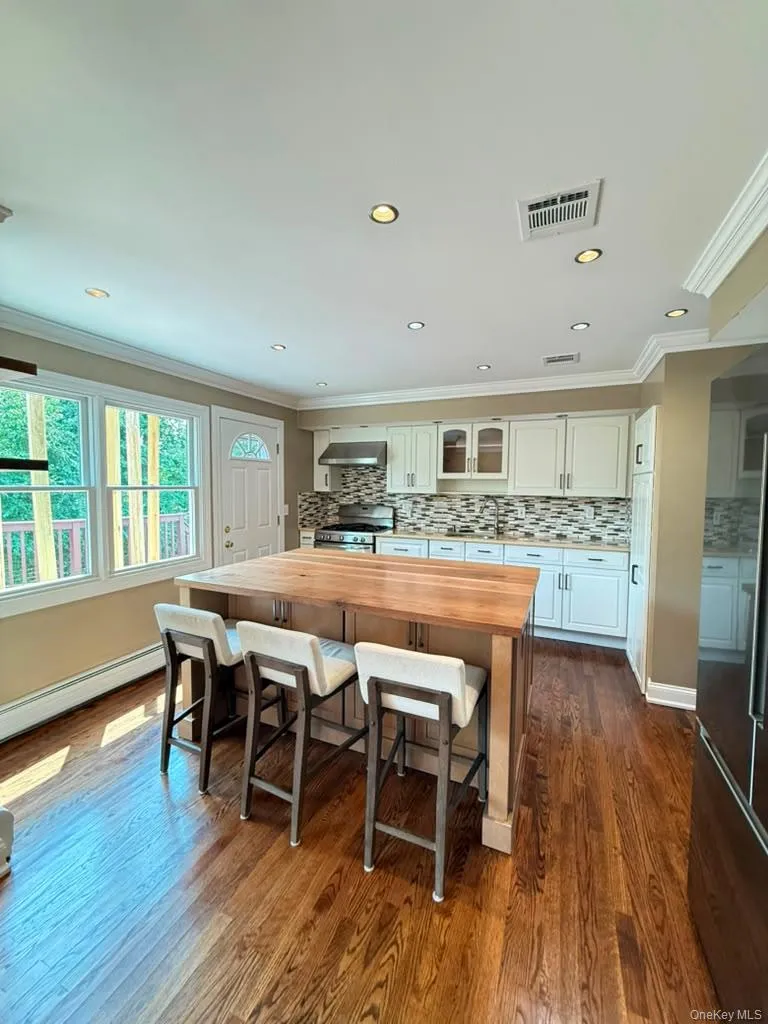 19 Pittsford Way, Clarkstown, NY, 4 Bedrooms Bedrooms, 10 Rooms Rooms,3 BathroomsBathrooms,Residential Lease,For Rent,Pittsford,0,1037007 19 Pittsford Way, Clarkstown, NY, 4 Bedrooms Bedrooms, 10 Rooms Rooms,3 BathroomsBathrooms,Residential Lease,For Rent,Pittsford,0,1037007