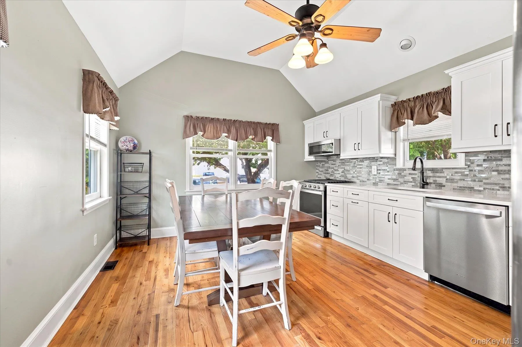 1 Ridgewood Drive, Hempstead, NY, 3 Bedrooms Bedrooms, 5 Rooms Rooms,2 BathroomsBathrooms,Residential,For Rent,Ridgewood,0,1037008 1 Ridgewood Drive, Hempstead, NY, 3 Bedrooms Bedrooms, 5 Rooms Rooms,2 BathroomsBathrooms,Residential,For Rent,Ridgewood,0,1037008
