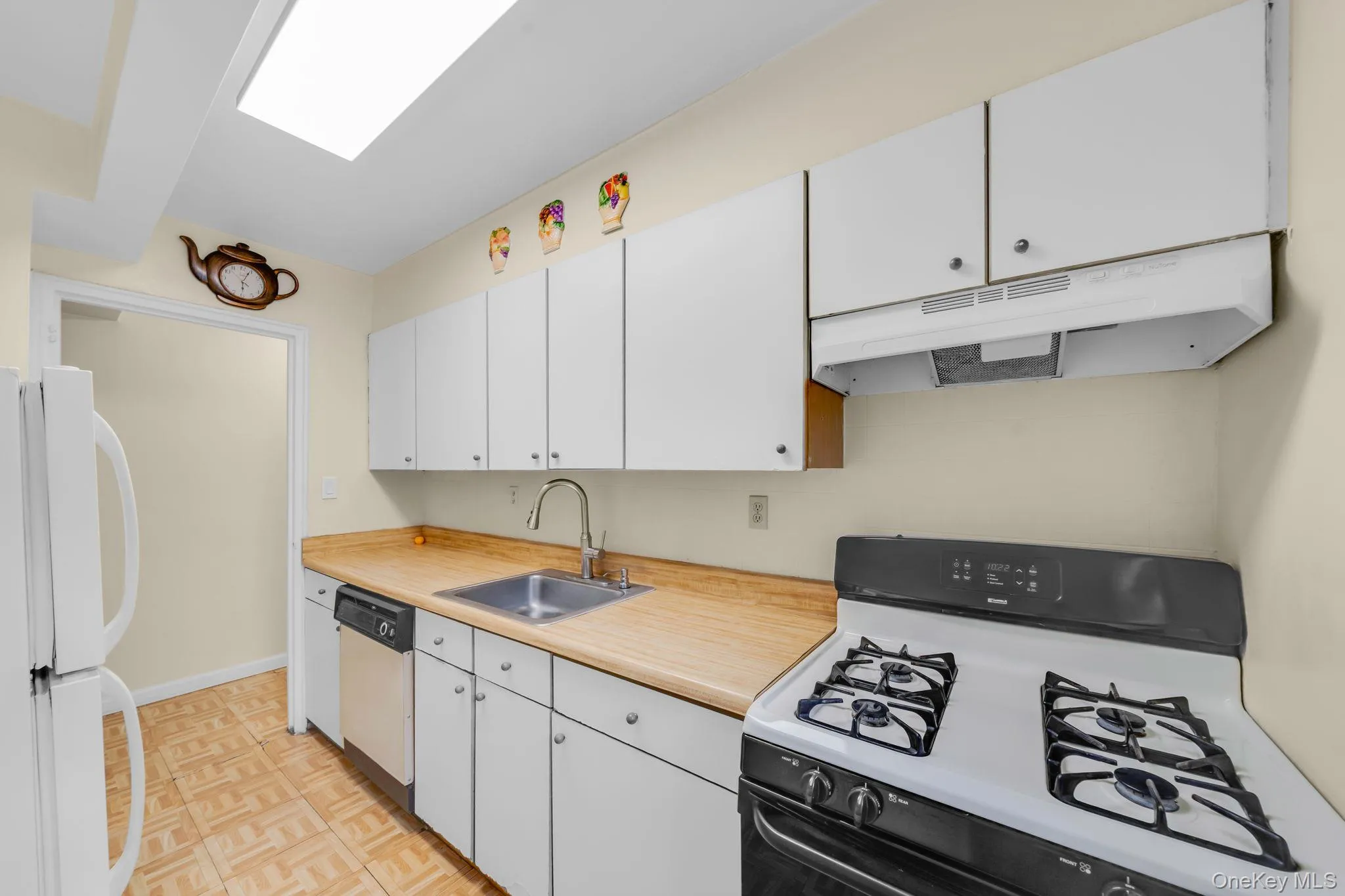 139-05 85 Drive, New York, NY, 1 Bedroom Bedrooms, 5 Rooms Rooms,1 BathroomBathrooms,Residential,For Rent,85,0,1037009 139-05 85 Drive, New York, NY, 1 Bedroom Bedrooms, 5 Rooms Rooms,1 BathroomBathrooms,Residential,For Rent,85,0,1037009