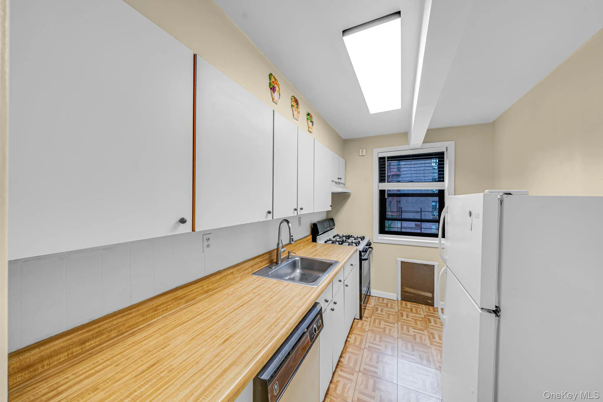 139-05 85 Drive, New York, NY, 1 Bedroom Bedrooms, 5 Rooms Rooms,1 BathroomBathrooms,Residential,For Rent,85,0,1037009 139-05 85 Drive, New York, NY, 1 Bedroom Bedrooms, 5 Rooms Rooms,1 BathroomBathrooms,Residential,For Rent,85,0,1037009
