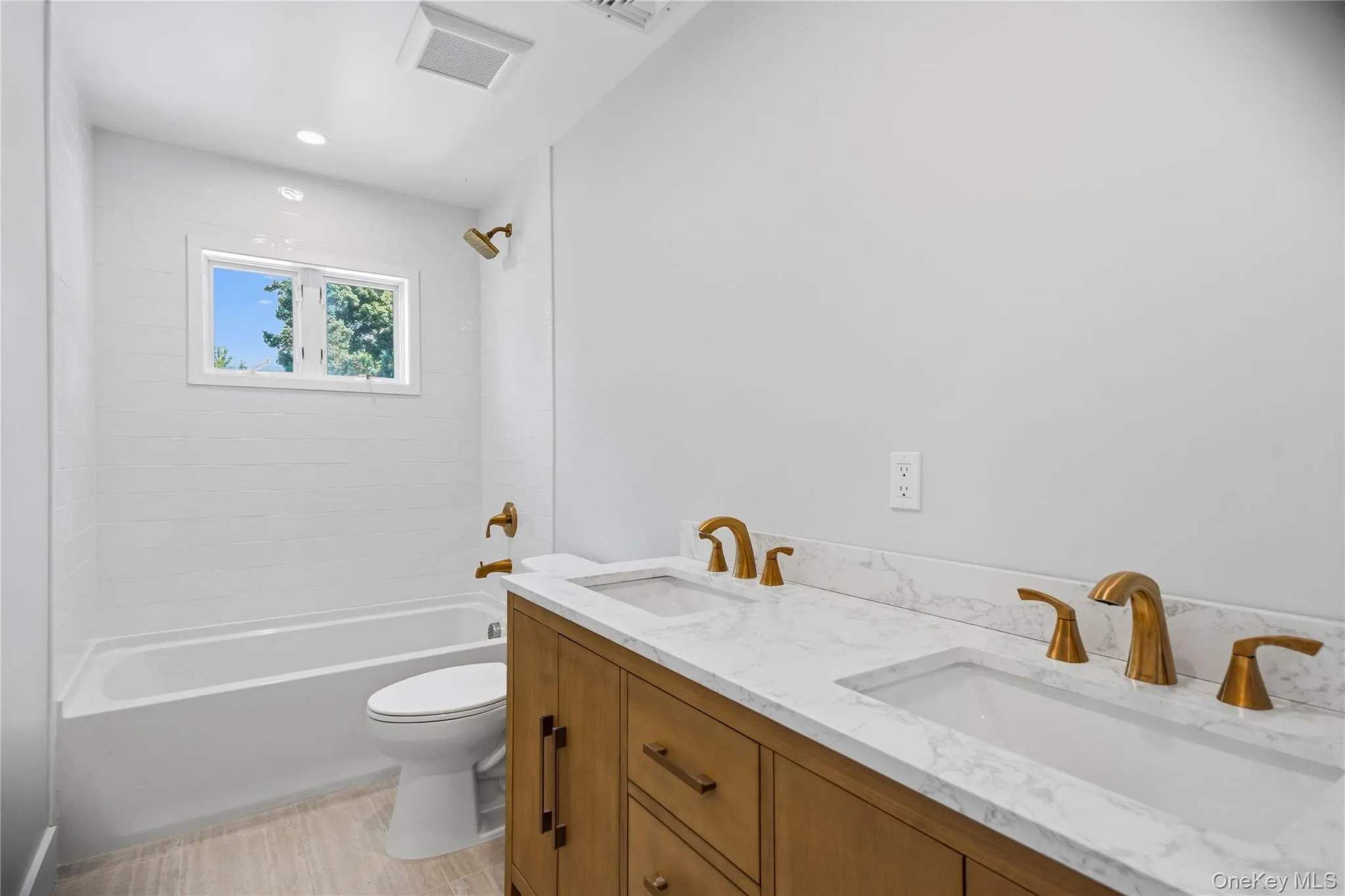 6 Oatley Place, Smithtown, NY, 4 Bedrooms Bedrooms, 8 Rooms Rooms,1 BathroomBathrooms,Residential,For Rent,Oatley,0,1037016 6 Oatley Place, Smithtown, NY, 4 Bedrooms Bedrooms, 8 Rooms Rooms,1 BathroomBathrooms,Residential,For Rent,Oatley,0,1037016