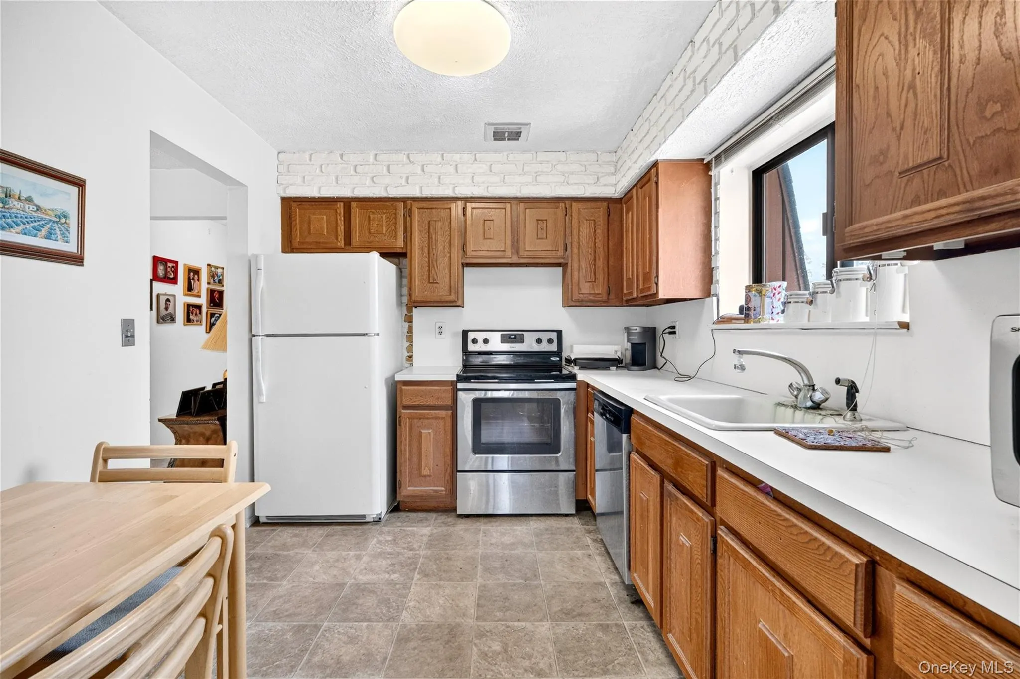 24 Richard Court, Haverstraw, NY, 2 Bedrooms Bedrooms, 5 Rooms Rooms,2 BathroomsBathrooms,Residential,For Rent,Richard,0,1037019 24 Richard Court, Haverstraw, NY, 2 Bedrooms Bedrooms, 5 Rooms Rooms,2 BathroomsBathrooms,Residential,For Rent,Richard,0,1037019