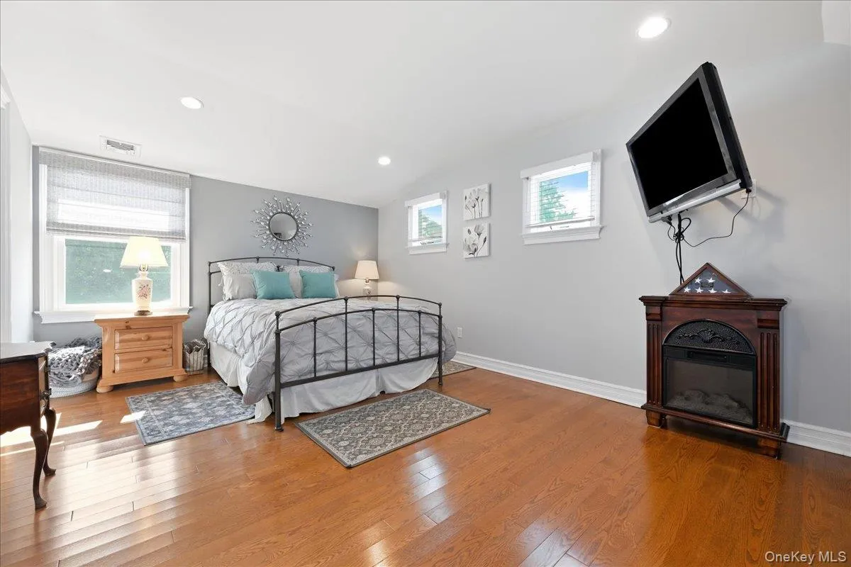 151 New York Avenue, Babylon, NY, 3 Bedrooms Bedrooms, 8 Rooms Rooms,2 BathroomsBathrooms,Residential,For Rent,New York,0,1037020 151 New York Avenue, Babylon, NY, 3 Bedrooms Bedrooms, 8 Rooms Rooms,2 BathroomsBathrooms,Residential,For Rent,New York,0,1037020