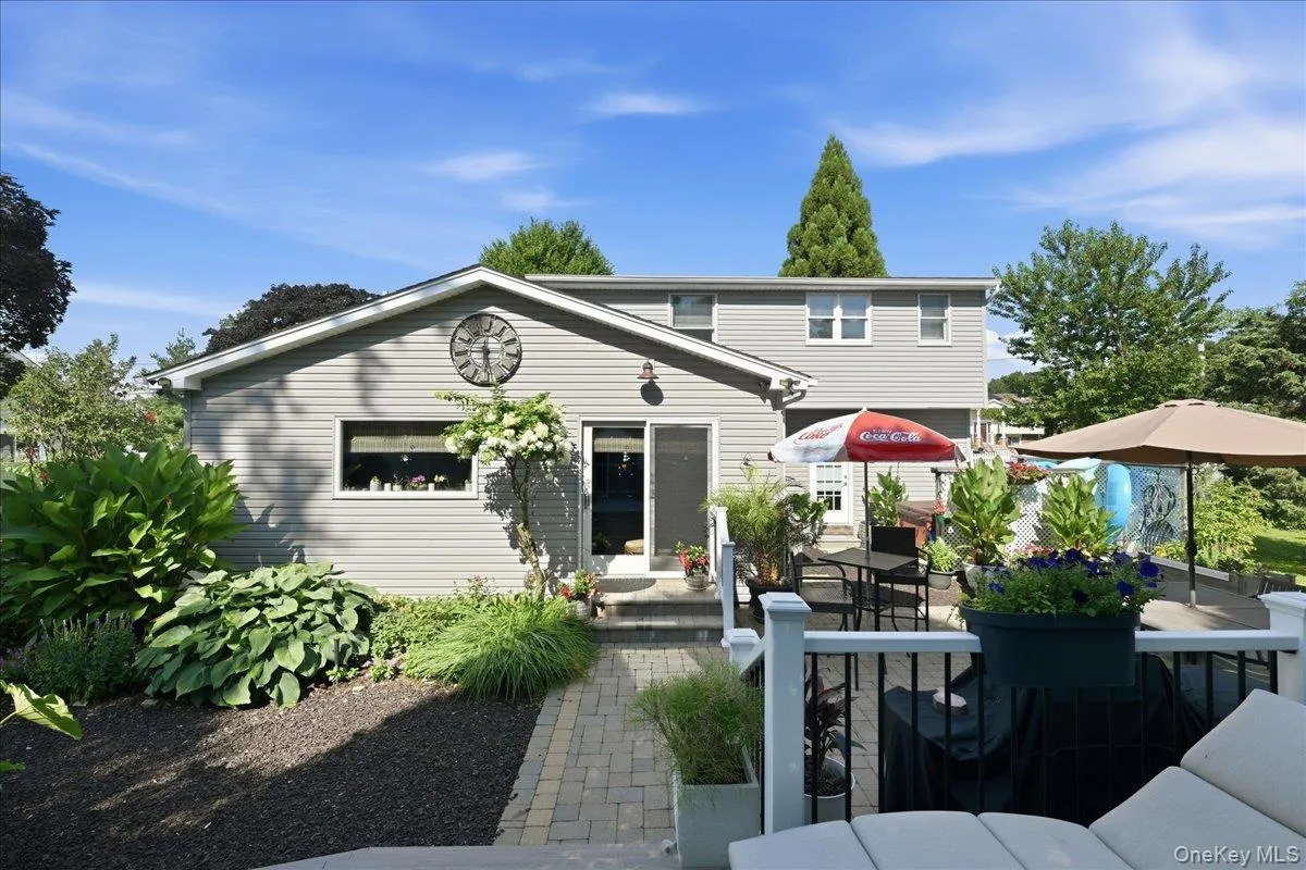 151 New York Avenue, Babylon, NY, 3 Bedrooms Bedrooms, 8 Rooms Rooms,2 BathroomsBathrooms,Residential,For Rent,New York,0,1037020 151 New York Avenue, Babylon, NY, 3 Bedrooms Bedrooms, 8 Rooms Rooms,2 BathroomsBathrooms,Residential,For Rent,New York,0,1037020
