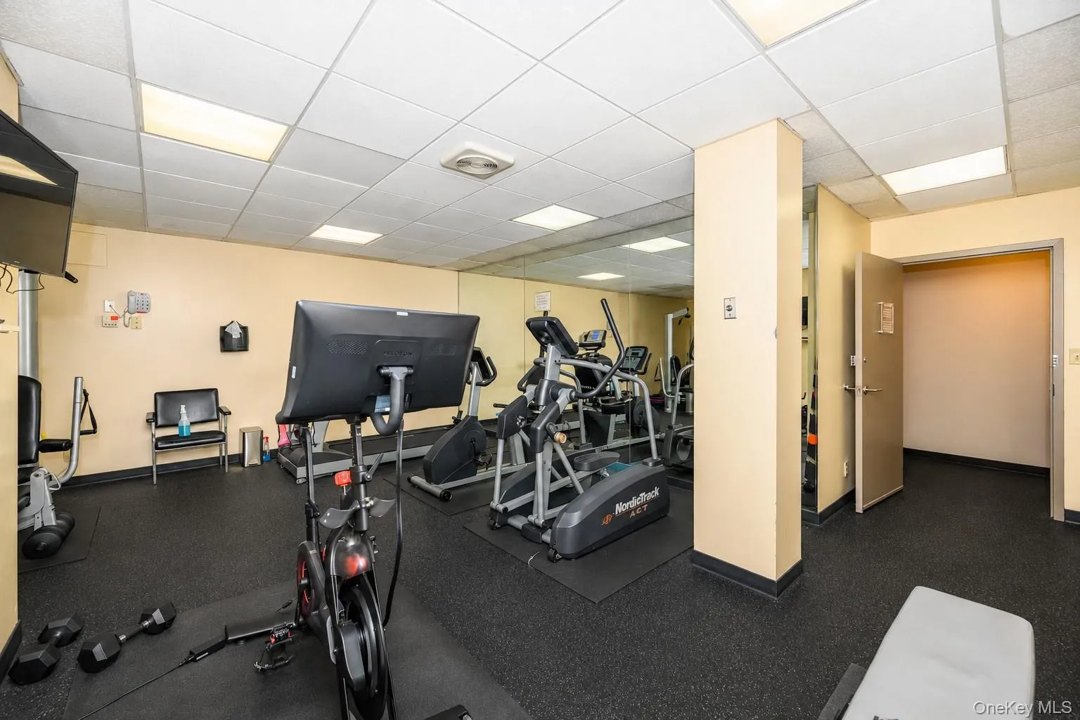 20 Canterbury Road, North Hempstead, NY, 1 Bedroom Bedrooms, 4 Rooms Rooms,1 BathroomBathrooms,Residential,For Rent,Canterbury,0,1037023 20 Canterbury Road, North Hempstead, NY, 1 Bedroom Bedrooms, 4 Rooms Rooms,1 BathroomBathrooms,Residential,For Rent,Canterbury,0,1037023